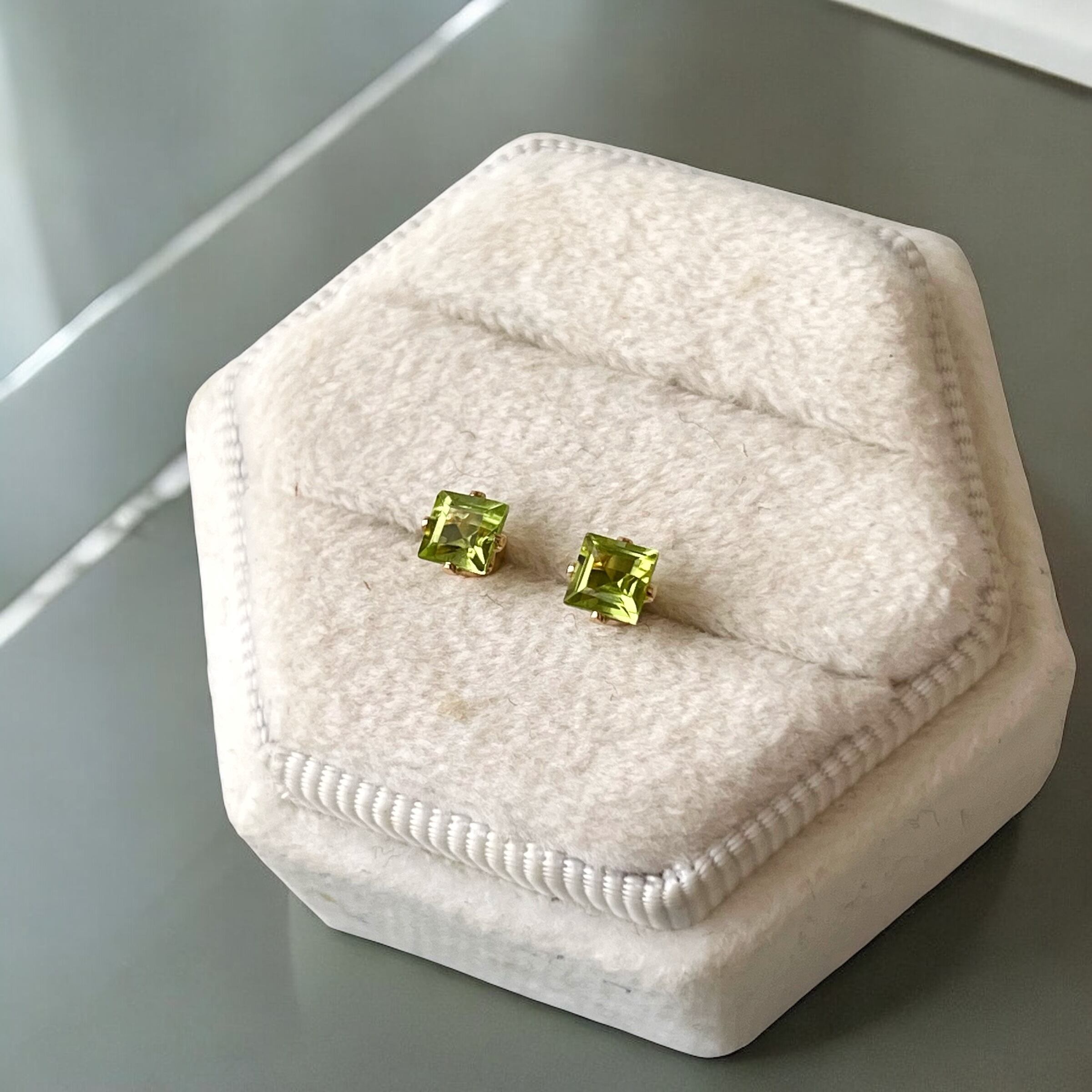 JORIE】14kgf、silver925 8月誕生石 スクエアペリドット（4mm/4爪