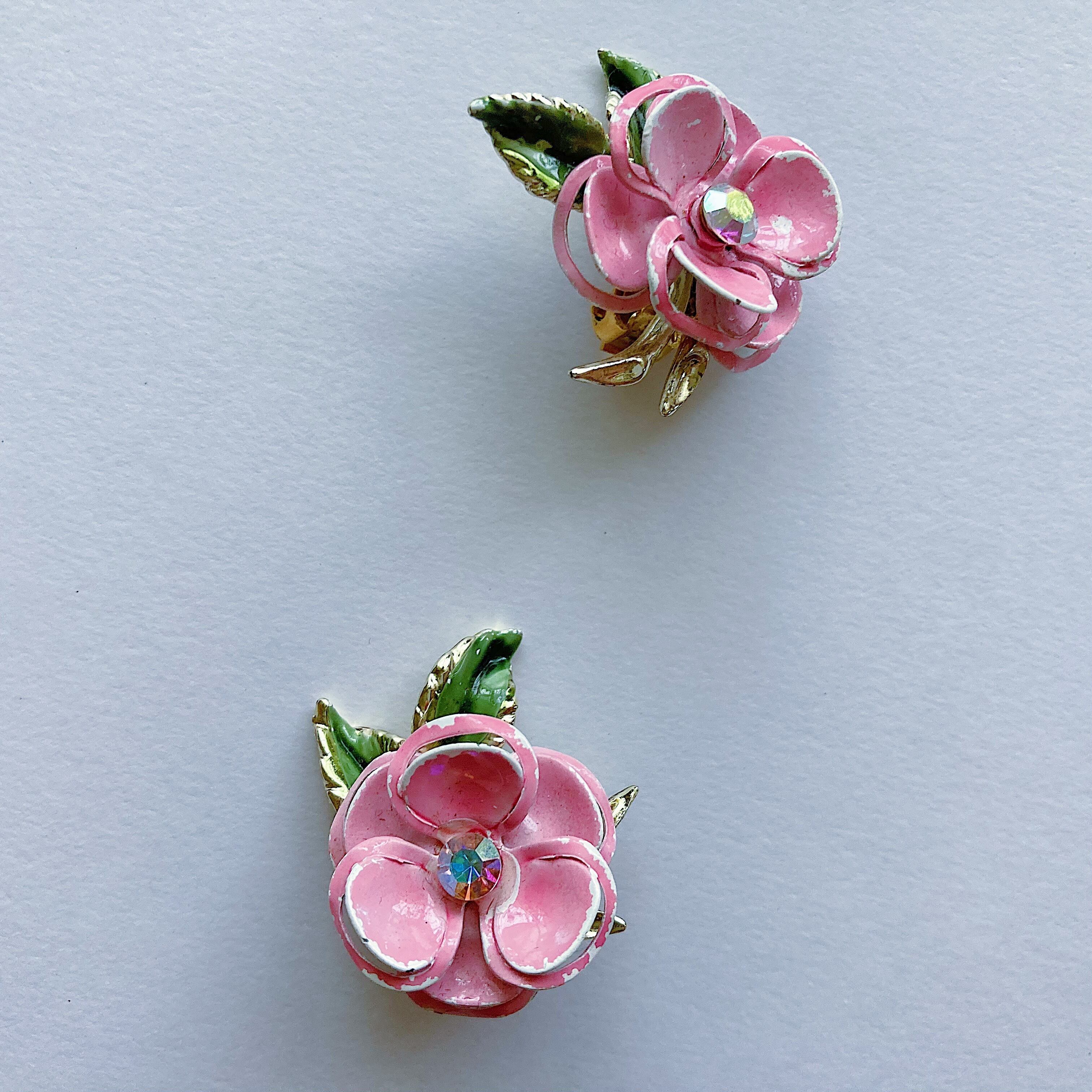 Vintage 60s - 70s pink green enamel clear rhinestone flower earrings ヴィンテージ　 60年代 - 70年代　ピンク　グリーン　エナメル　クリア　ラインストーン　フラワー　花　イヤリング
