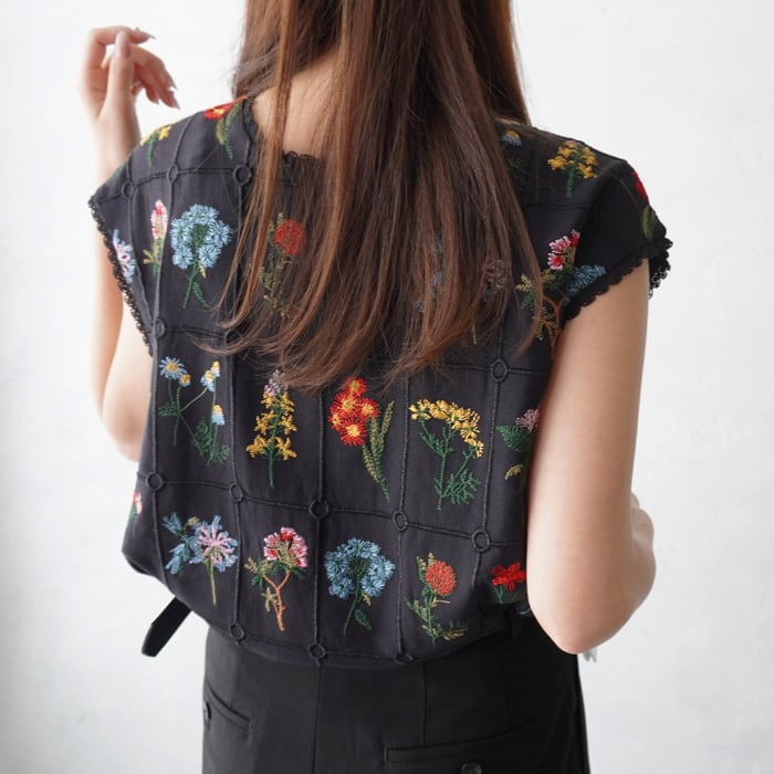 SO54）【7月上旬～7月下旬】2WAYフラワー刺繍プルオーバー