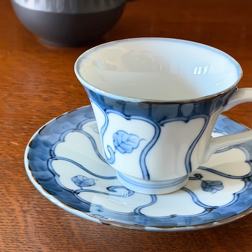 井手國博 ｜ コーヒー碗皿 捻り葉紋 ｜ 与志郎窯・有田焼