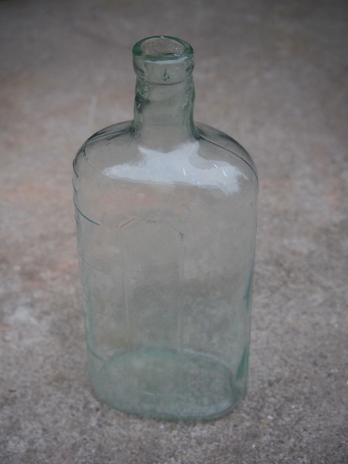 イギリス製アンティークのガラスボトル　13854