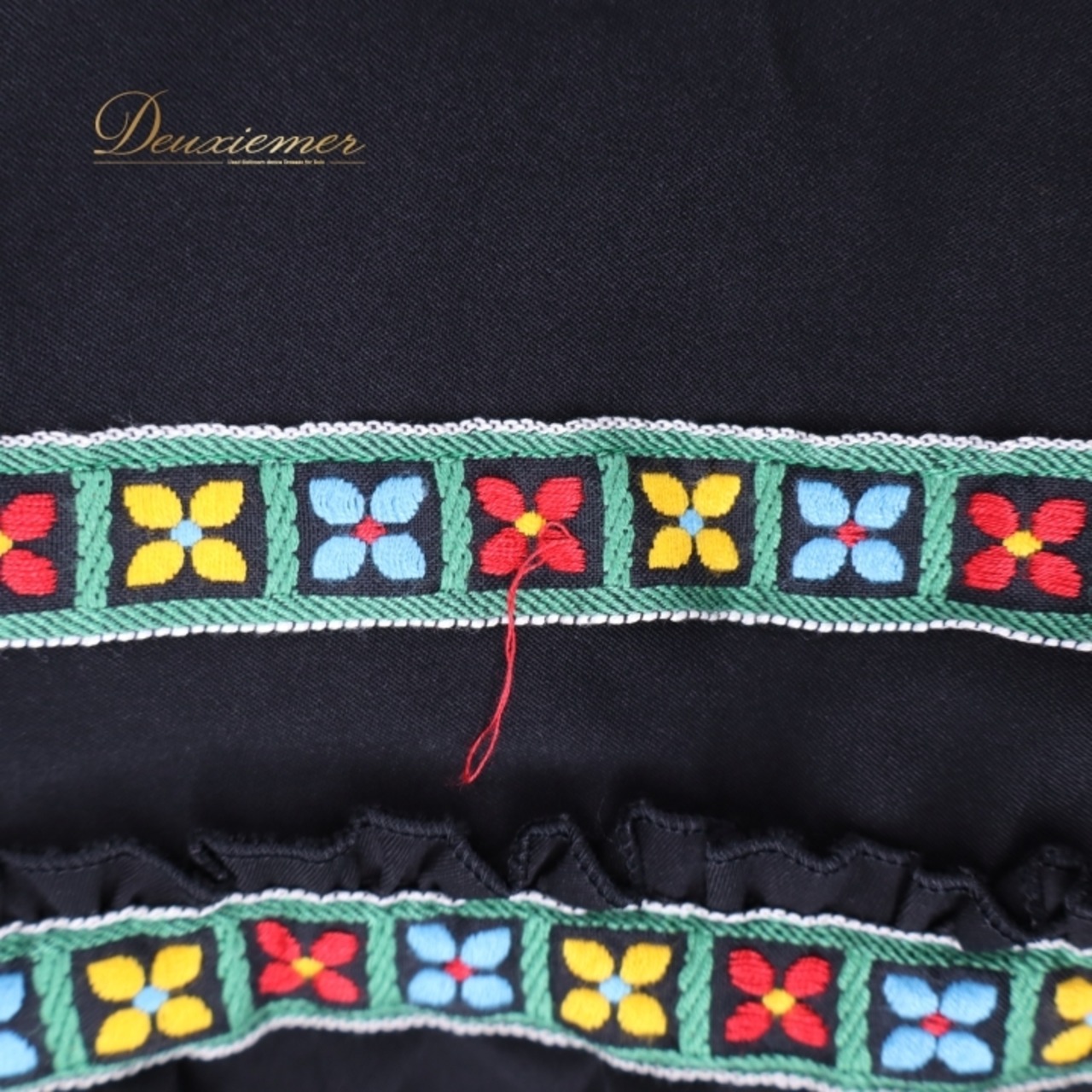 フォークダンス 衣装 スカート ブラック系 刺繍 花 黒 緑 青 赤 黄 チロリアン チロルスカート カントリー ボリューム ダンス衣装 イベント かわいい グリーン系 ブルー系 レッド系 イエロー系