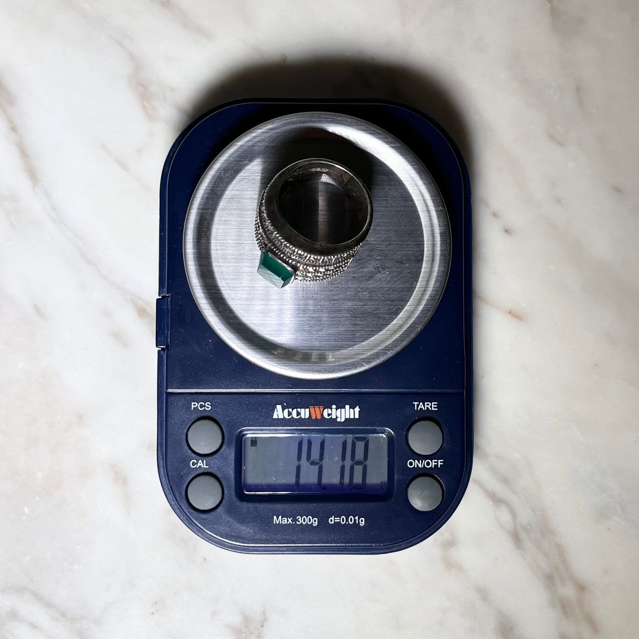 vintage heavy gauge silver marcasite & green agate stone ring