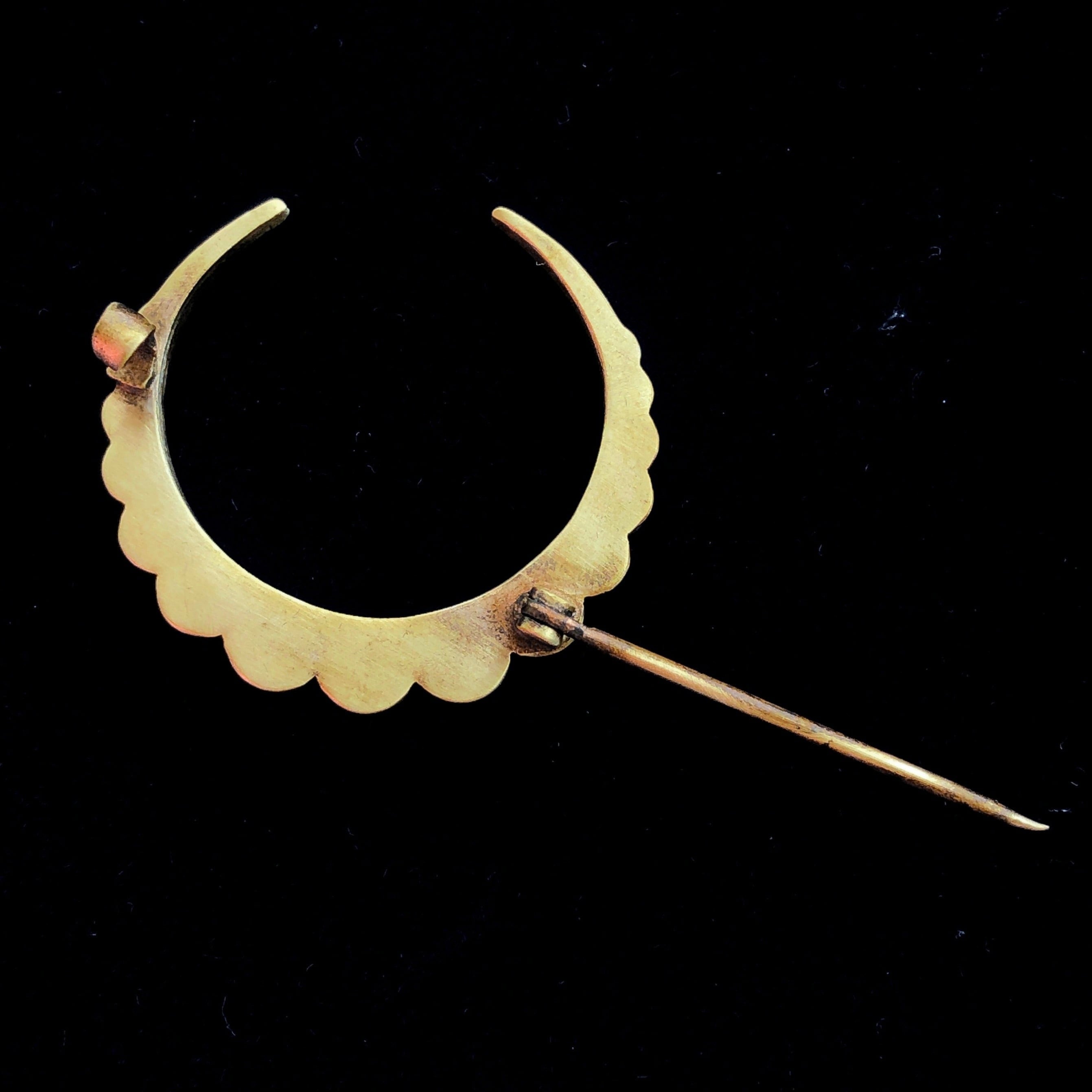 三日月のブローチ | メルキュール骨董店