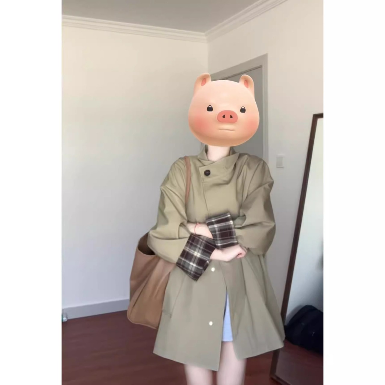 レトロなチェックが映えるロンドントレンチコート