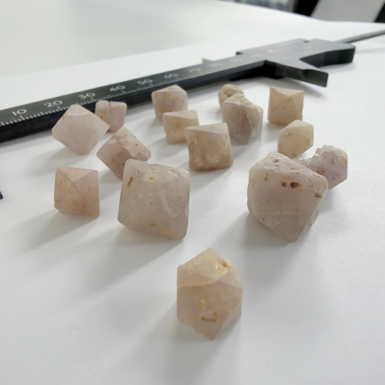 E35310】 ベータクォーツ 高温水晶 β-Quartz 水晶 クォーツ クリスタル