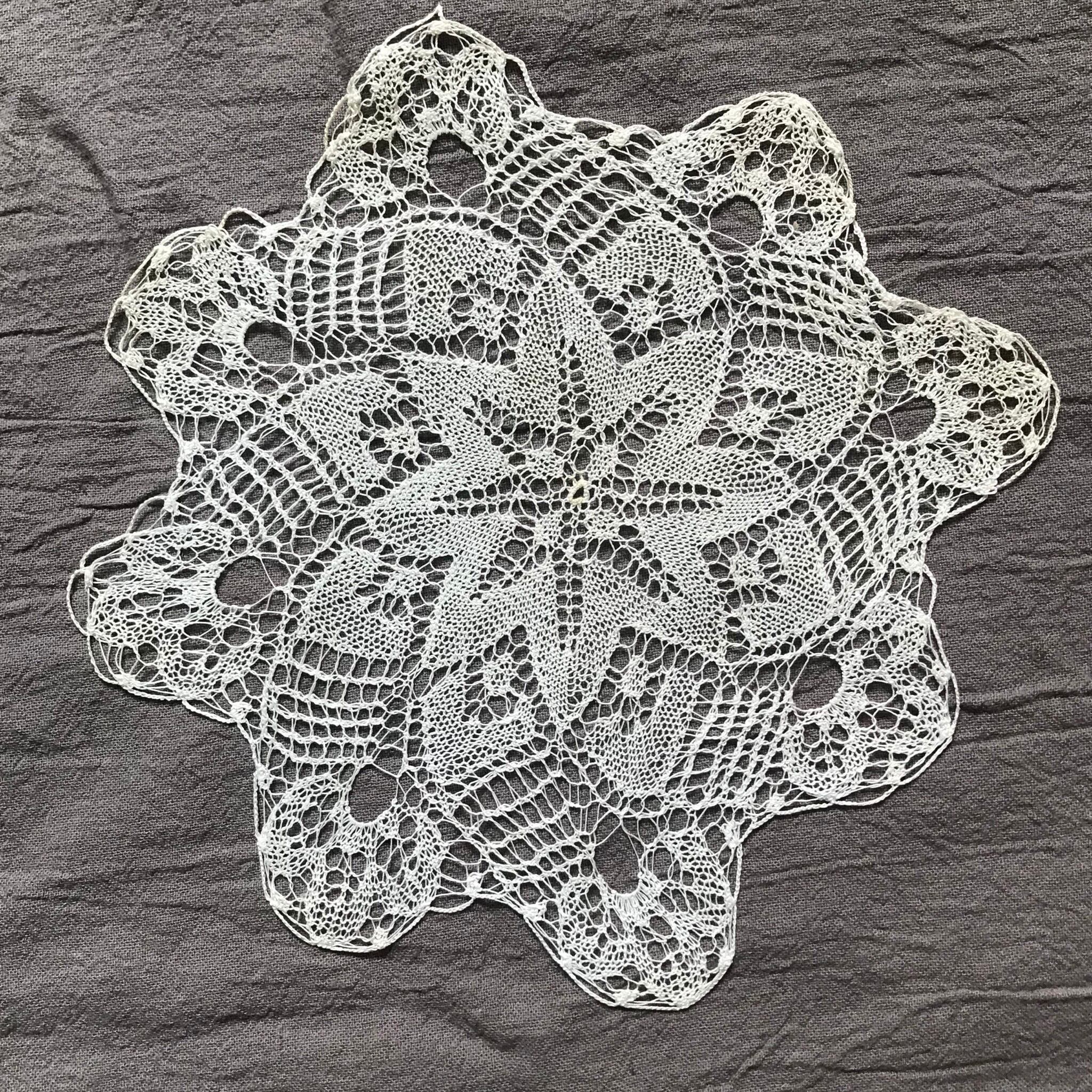 少し歪んだドイリー