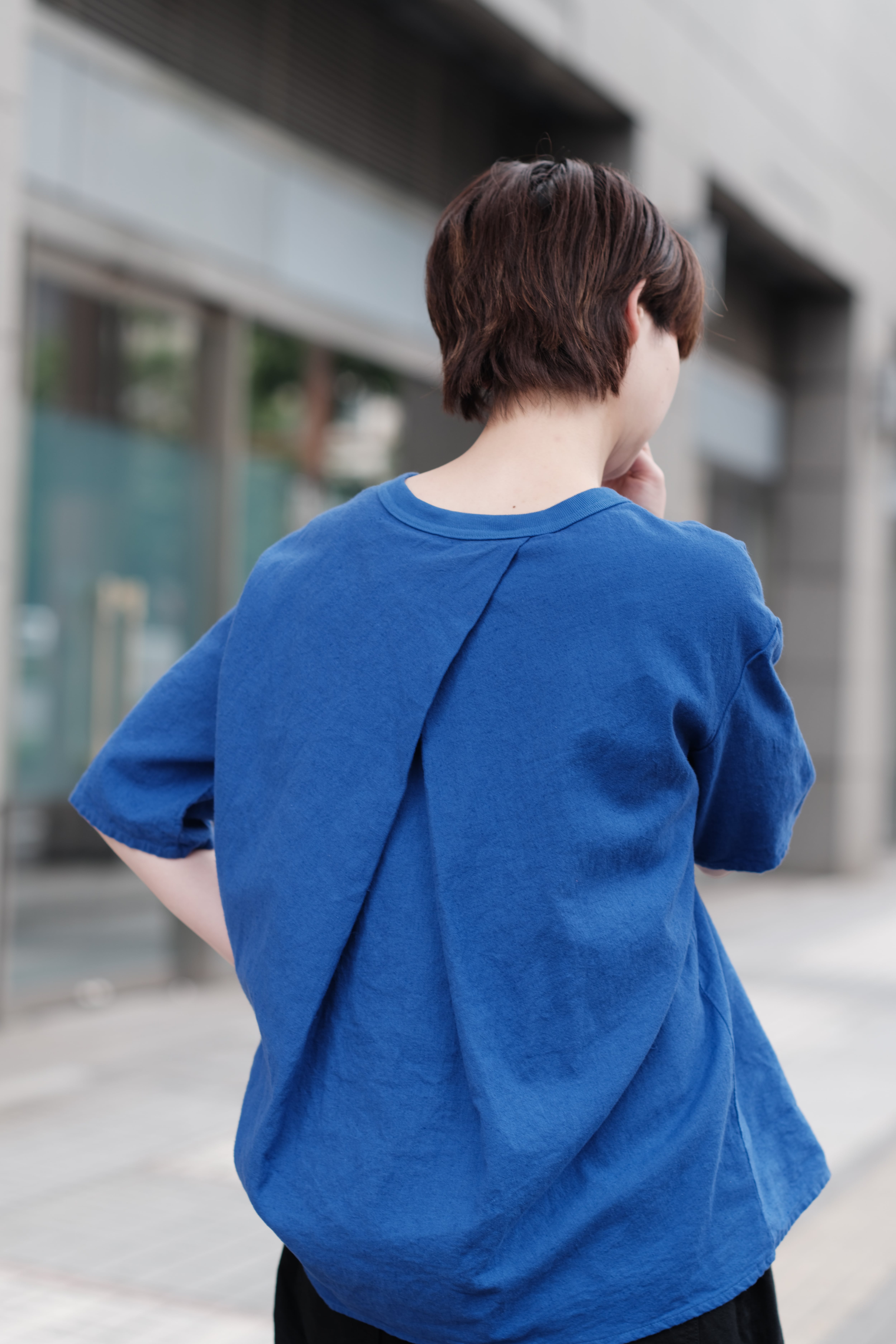 maillot】linen rich back tuck half sleeve shirt-Tee | theater