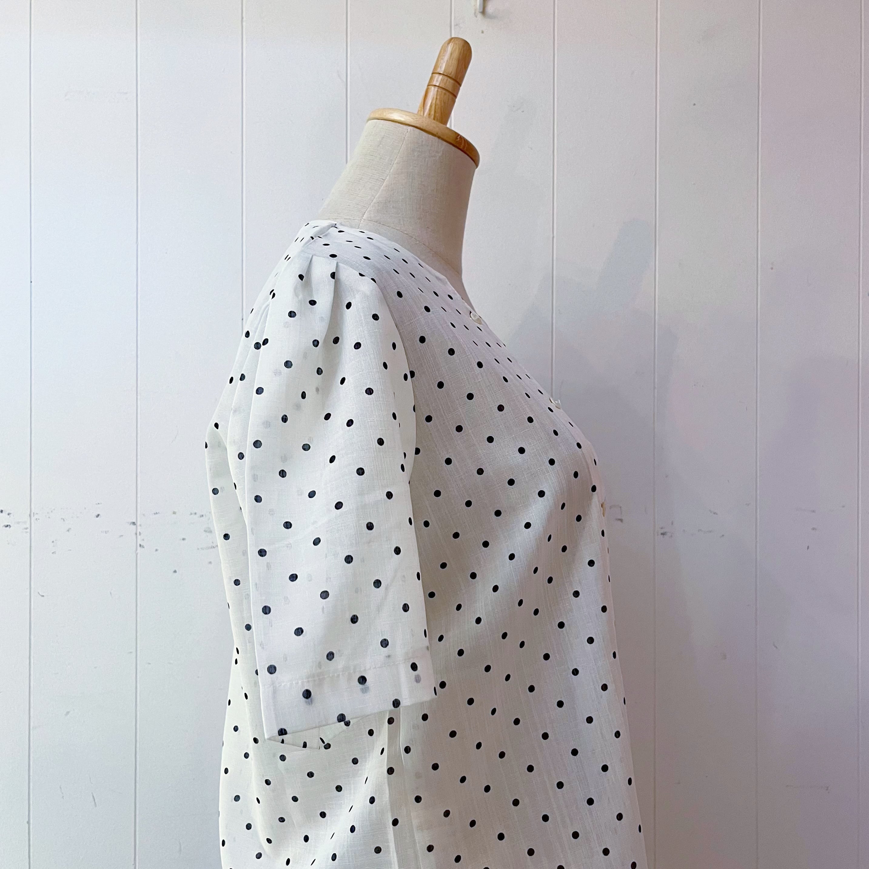 tuck double button dot blouse