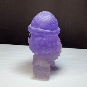 3.帽子をかぶった色合い美しいフローライト・フクロウ