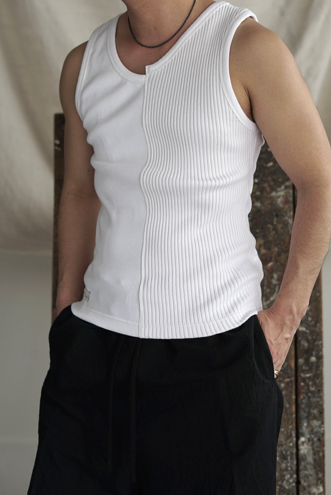 Christina Seewald ホワイト タンクトップ CHRISTINA SEEWALD - ASYMMETRIC VEST TOP, BASICS / WHITE | Brownie