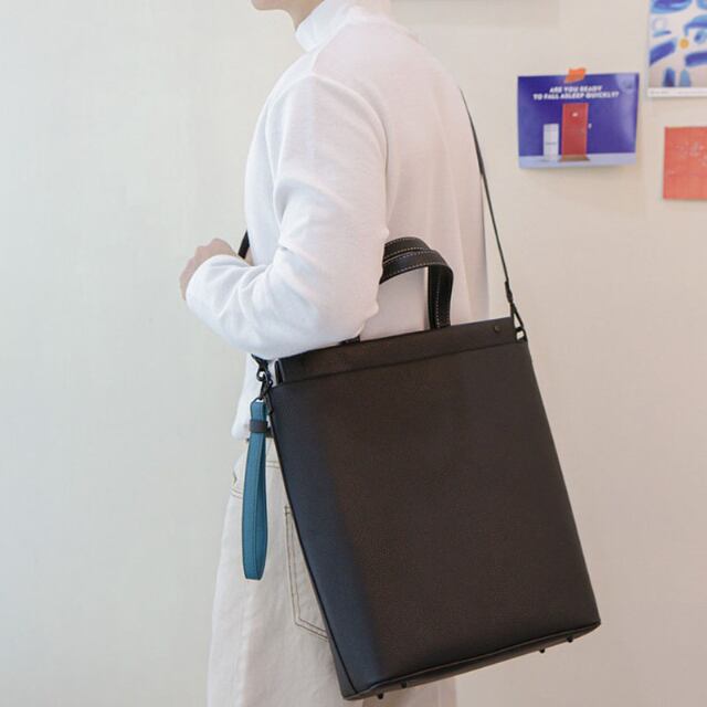 【予約販売】ショルダーバッグ ビジネスバッグ マット 2WAY レザー メンズ シンプル スクエア ビジネス 通勤 通学 ブラック ストラップ シック A4 大容量 こなれ感 お洒落 韓国 トレンド