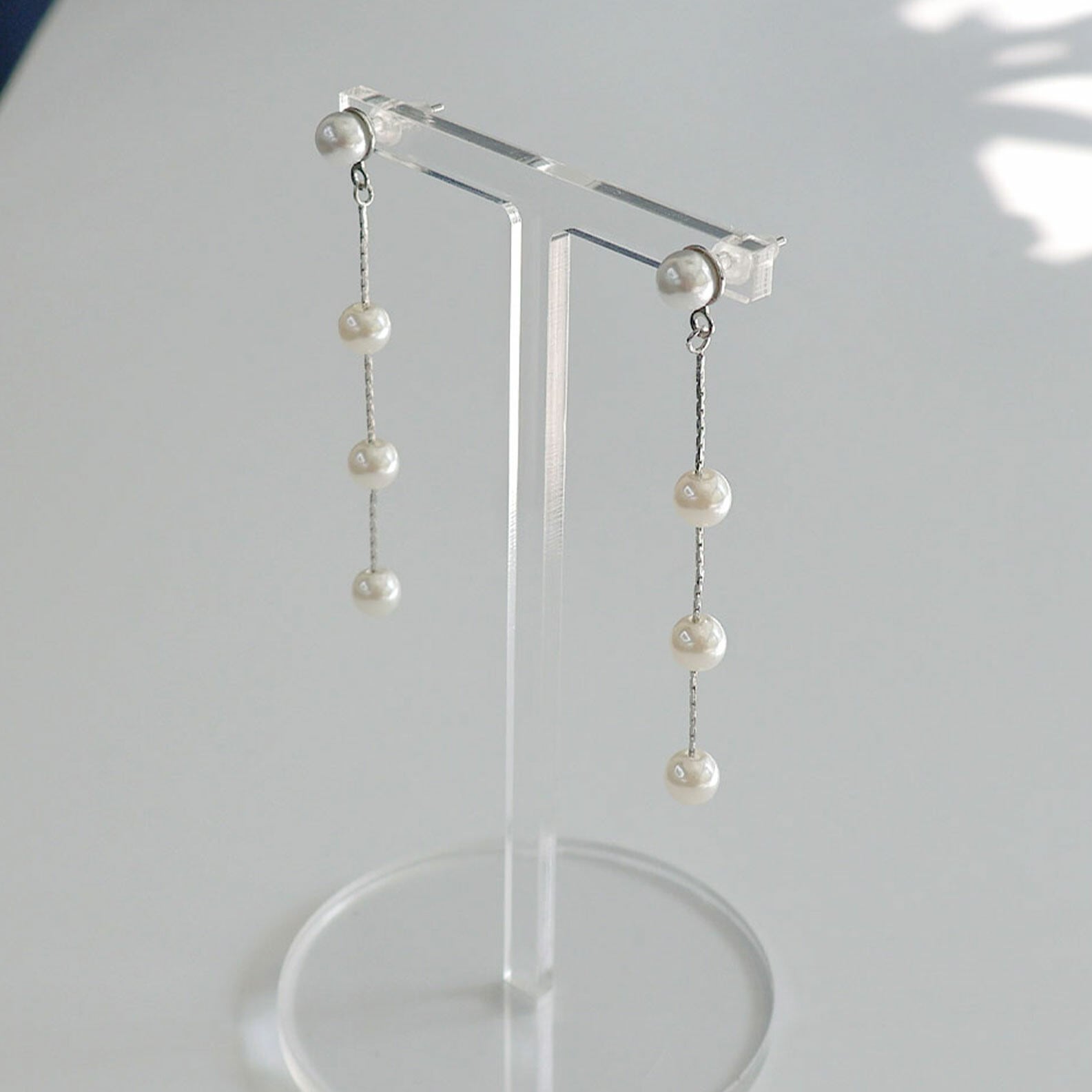 4連　パール　ドロップイヤリング　スウィング　ロングイヤリング　普段使い　パーティー　韓国製