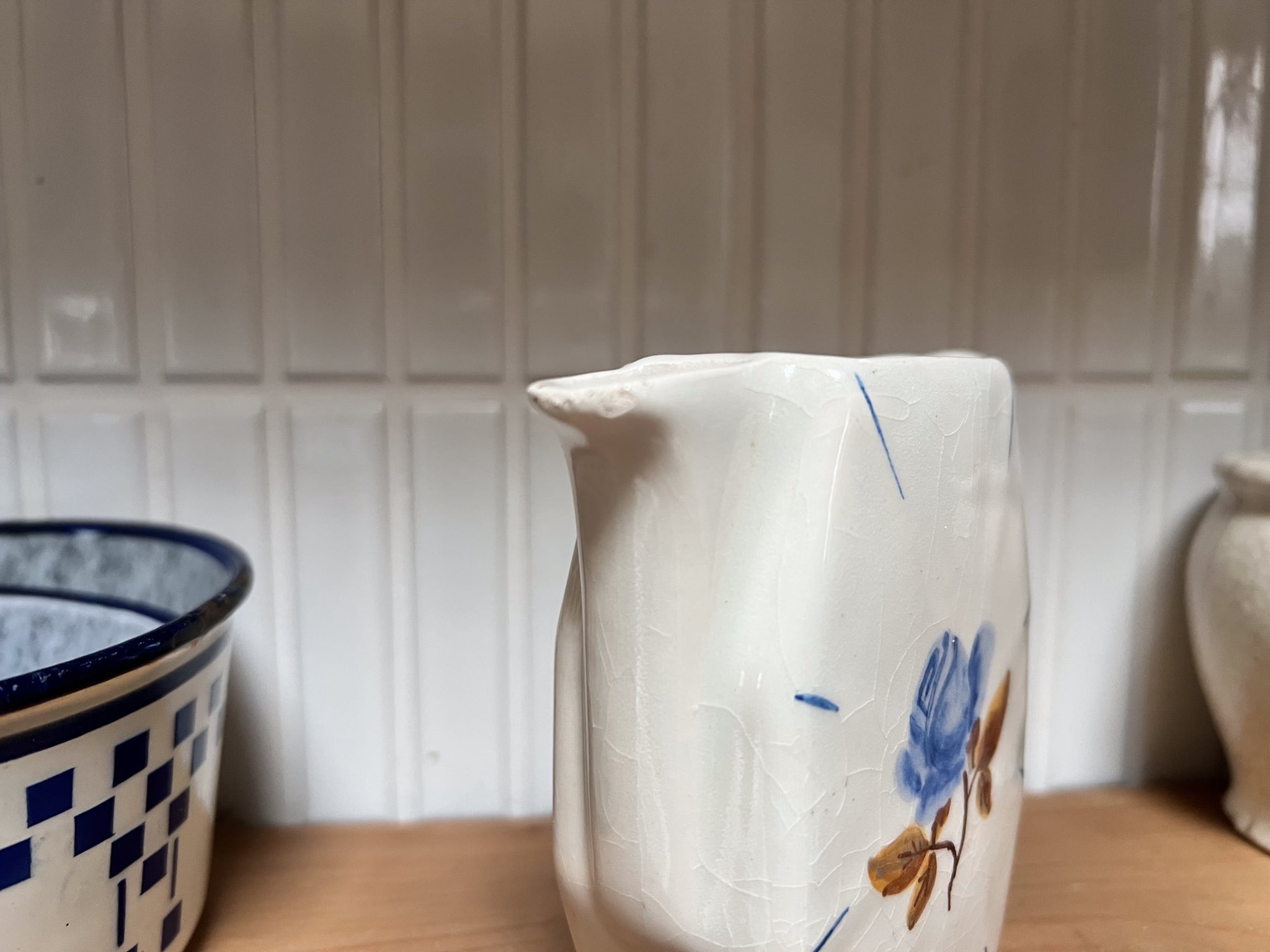 ブルーの花がかわいい陶器の小さなピッチャー フレンチアンティーク ブロカント