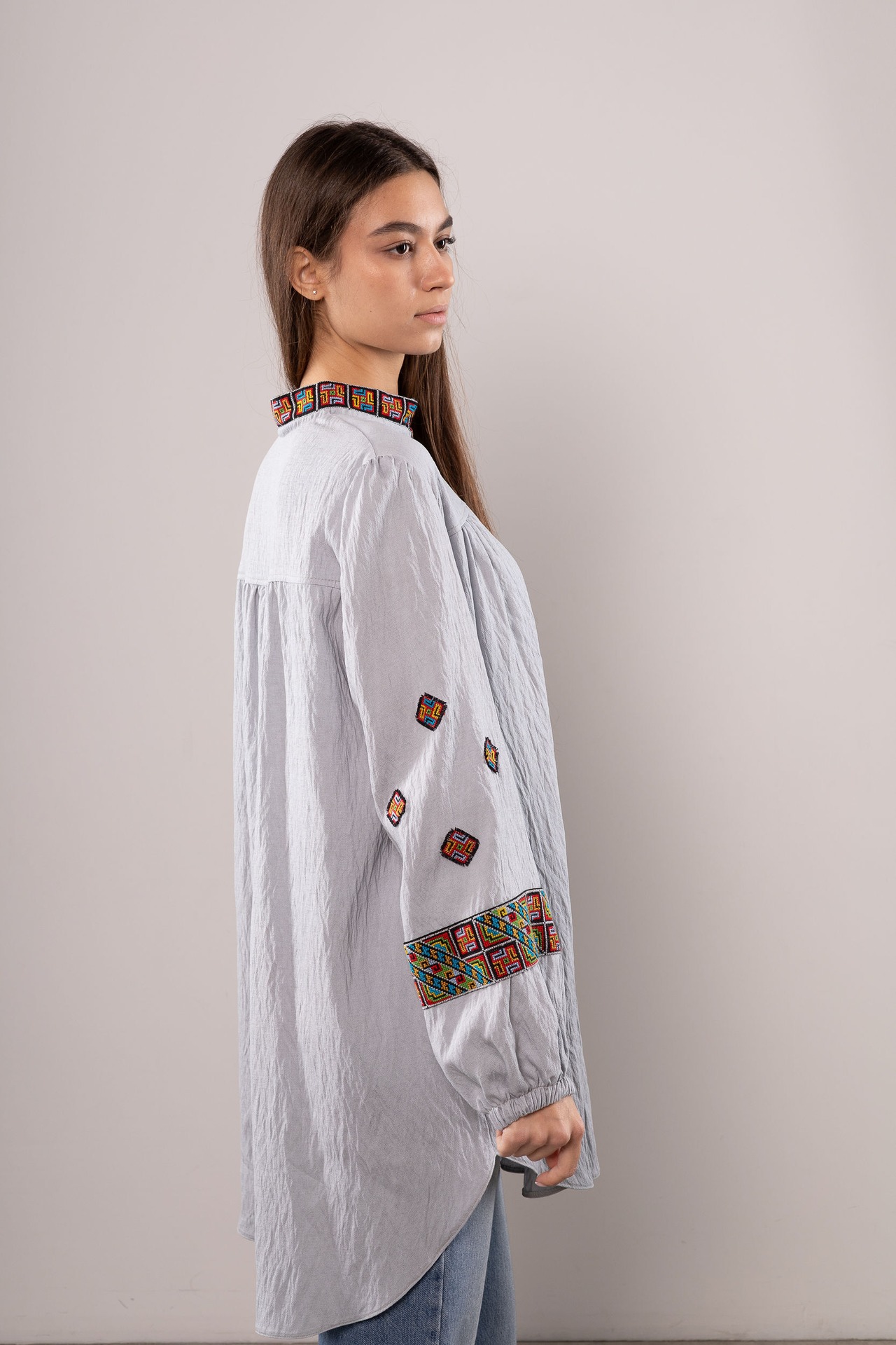 ウクライナ刺繍ヴィシヴァンカ 平行縫い　手刺繍　ブラウス　麻　レディース・フリーサイズ - 11