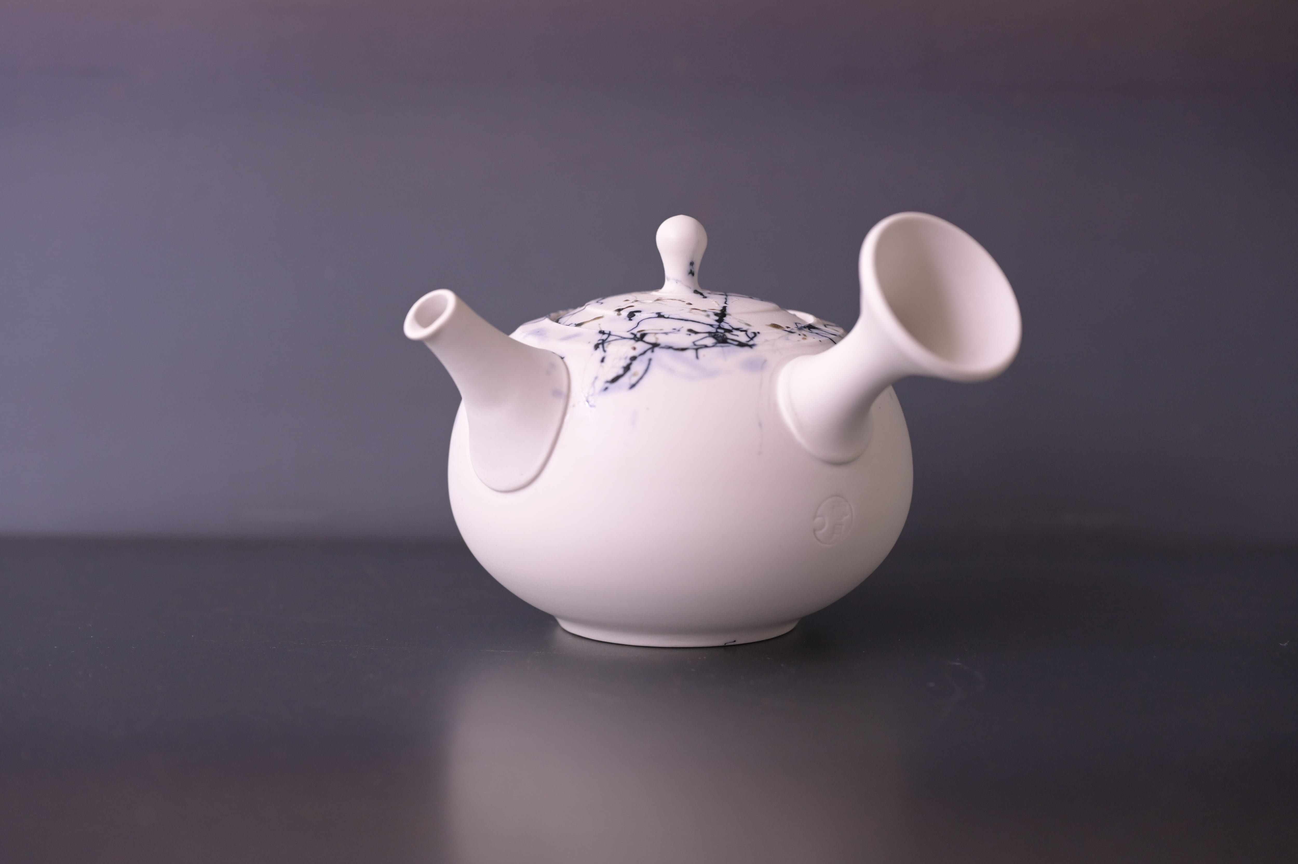 吉川雪月 白泥青藻掛け 茶注 | 鎌倉倶楽部 茶寮