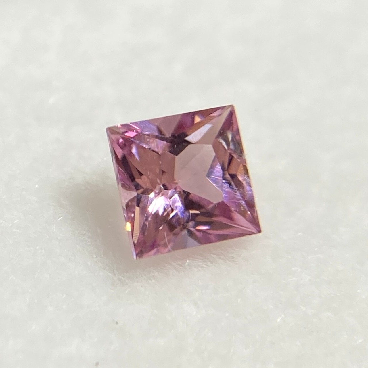 プリンセスなスピネル 約3.3*2.4mm r-0577