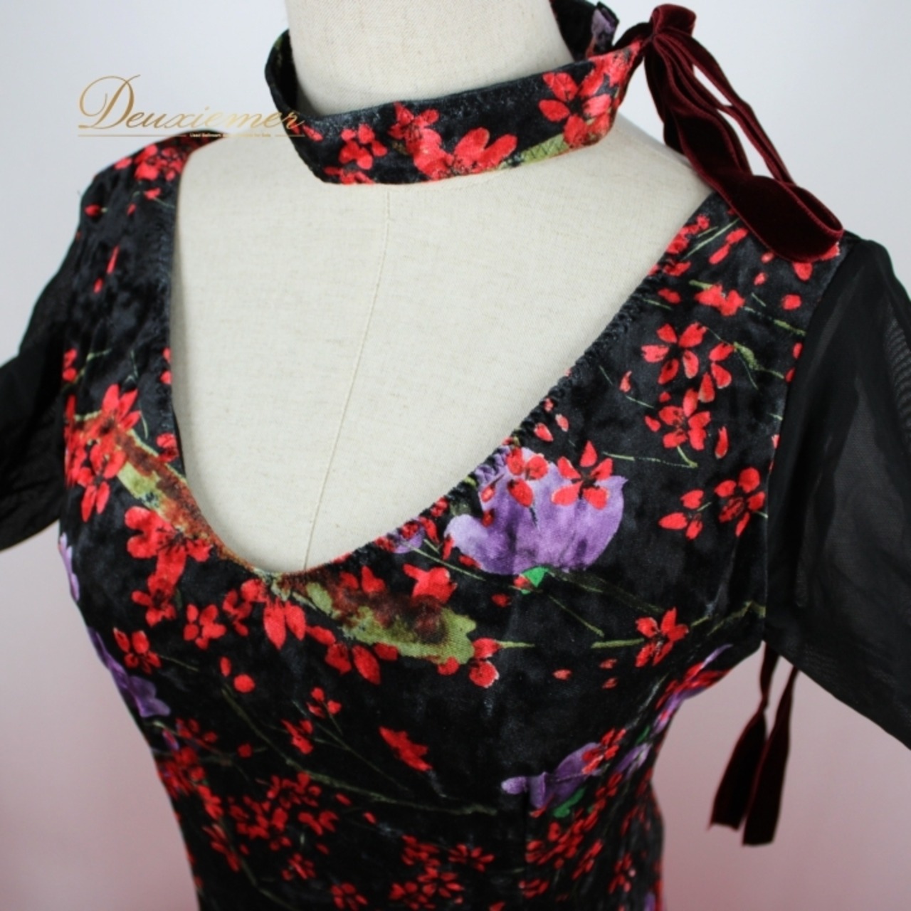 社交ダンス 衣装 スタンダード ドレス ワンピース パーティ衣装 赤 黒 紫 ブラック系 パープル系 レッド系 フロート 派手 花柄 チョーカー 大人用 衣装 ベルベット素材 美しいシルエット ショー用 社交ダンス衣装 フレアスカート 動きやすい 派手なデザイン パーティ用 あらたまった場 面接 ダンス競技用 伸縮性あり