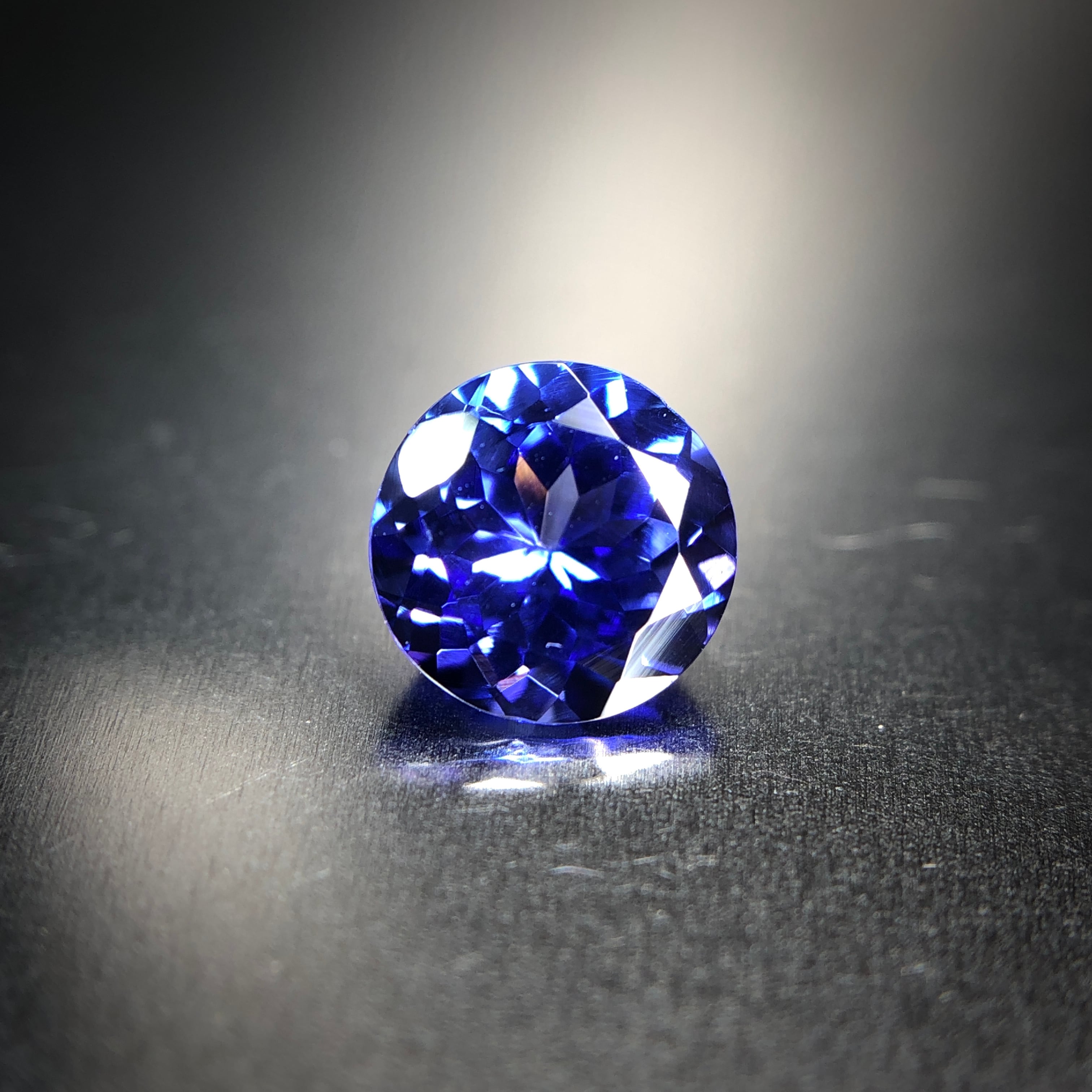 繊細に煌めく夜空色の宝石 0.57ct UP 天然 タンザナイト | Frederick's