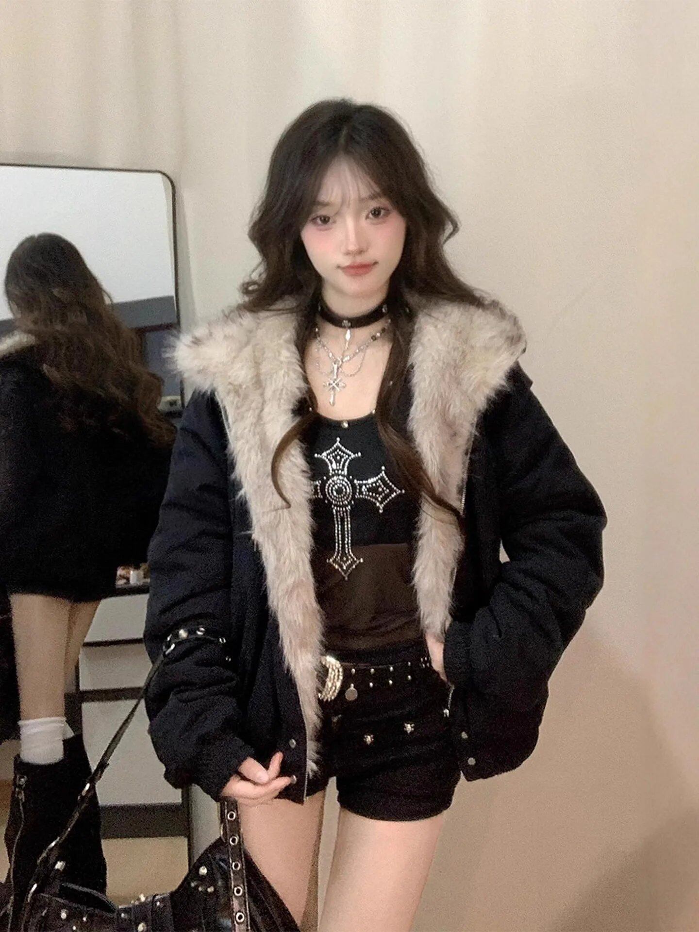 黒リベット付きスパイシーなローウエストデニムショートパンツ レディース タイト スリム 伸縮性 ウルトラショート ホットパンツ カジュアル ハイウエスト ワイドレッグパンツ