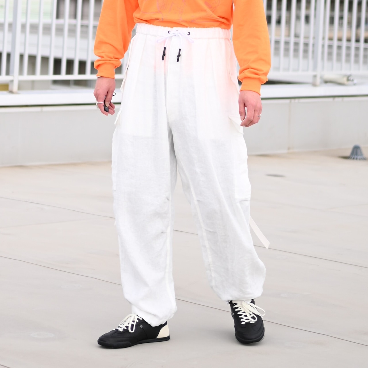 UNTRACE(アントレース)リネンファブリック、ハーフジッププルオーバー、オーバーパンツコーディネート