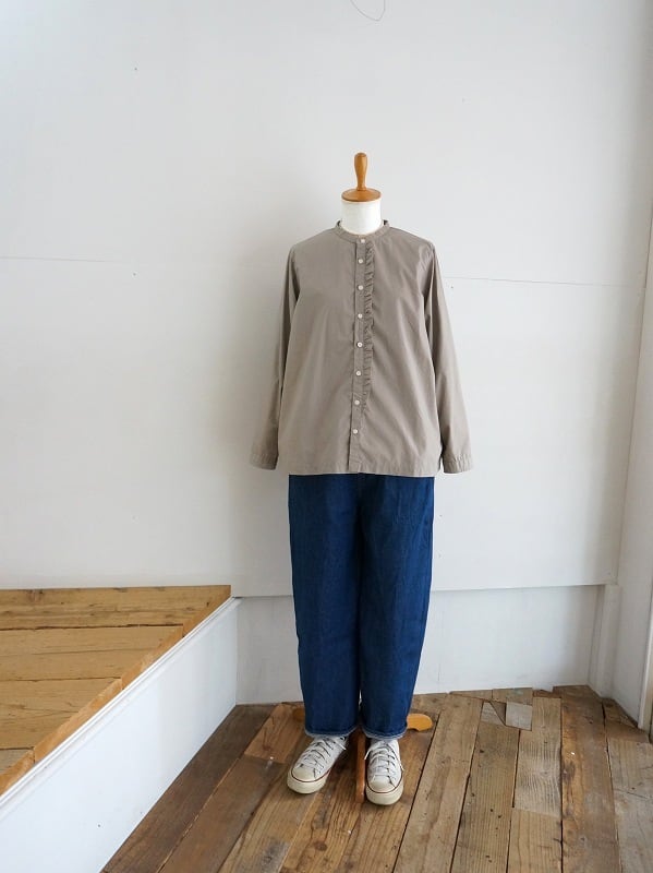 新品タグ付　yuni コットン/リネン デニム テーパードパンツ yuni（ユニ ）の「コットン/リネン denim gum tuck パンツ（デニム