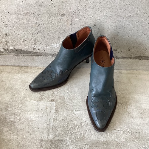 Western heel short boots