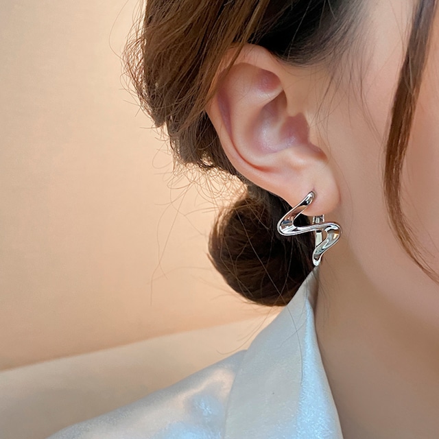 Wave Metal S-shaped Pierce L00624