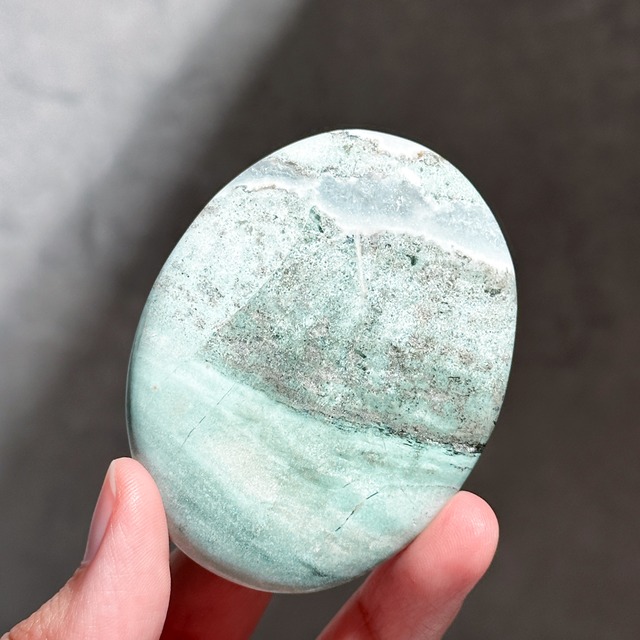 グリーンサードオニキス パームストーン24◇ Green Sardonyx ◇天然石・鉱物・パワーストーン