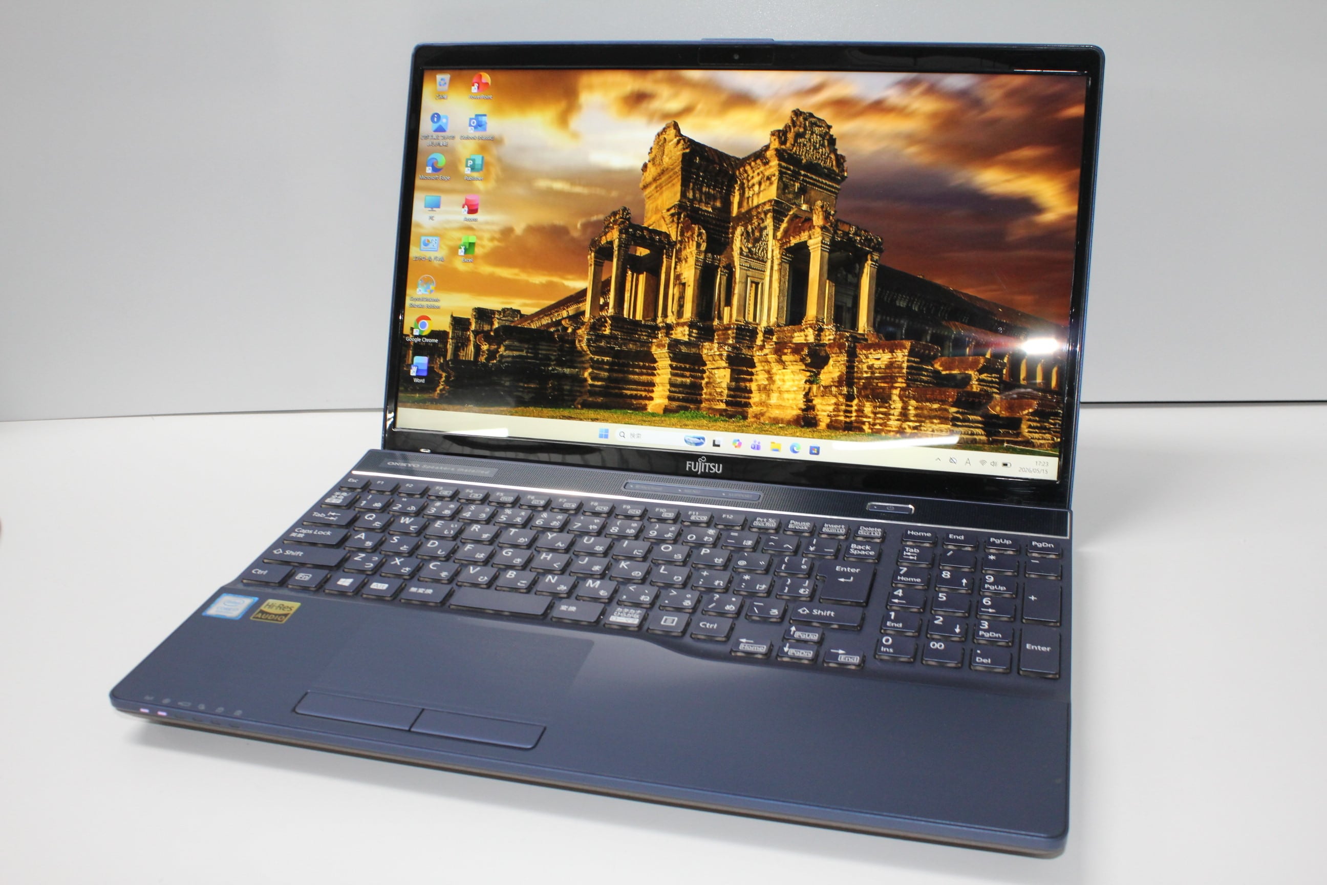 中古ノートPC】富士通〈LIFEBOOK WU2/D2〉Intel Core i7/SSD256GB