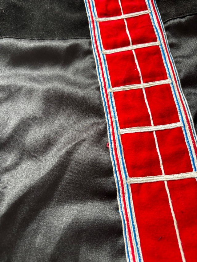 赤ザオ族 つけ襟③ 少数民族 民族衣装 胸当て（ビブ／プラストロン）