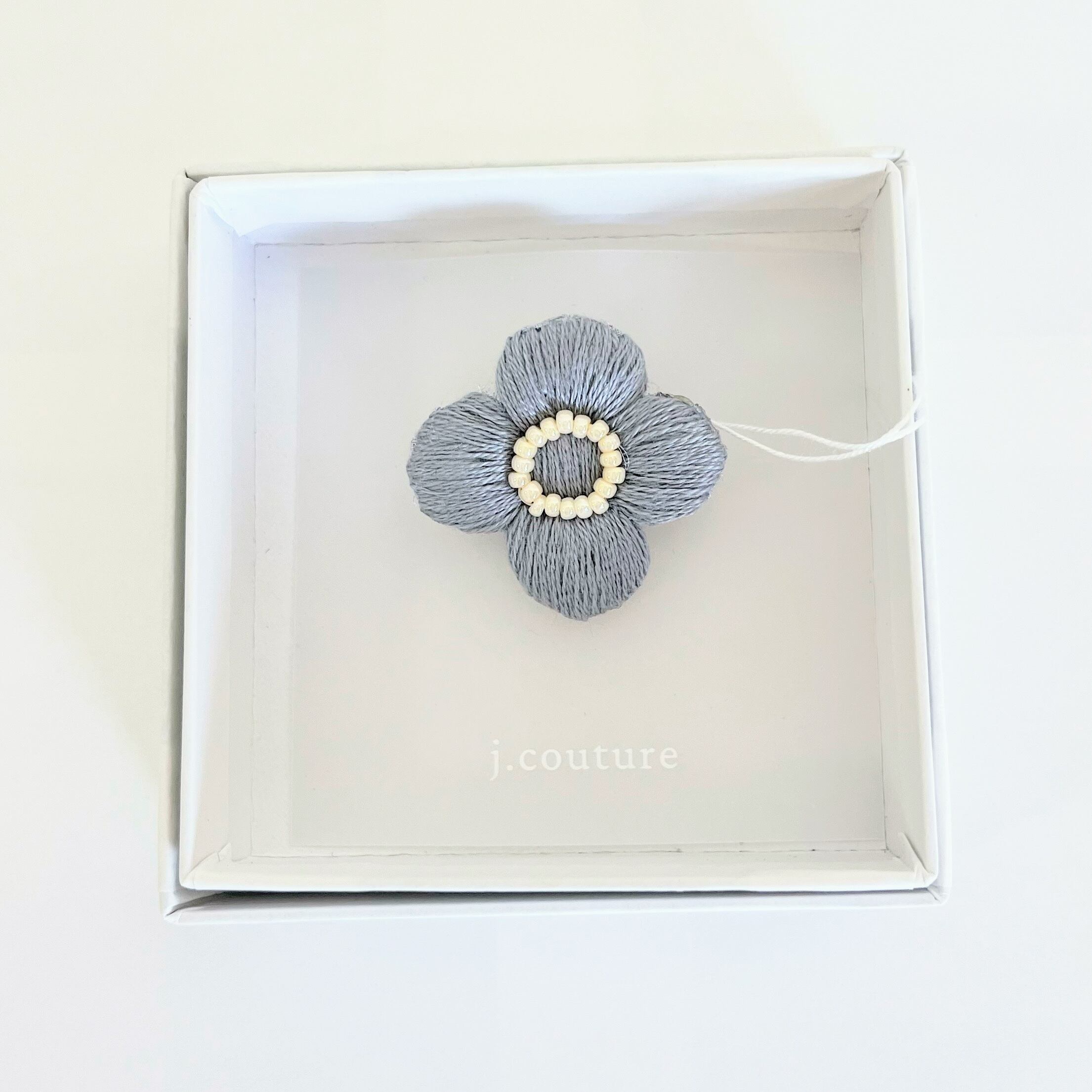 北欧風小さなお花のミニ刺繍ブローチ【botanical】#301 | j.couture