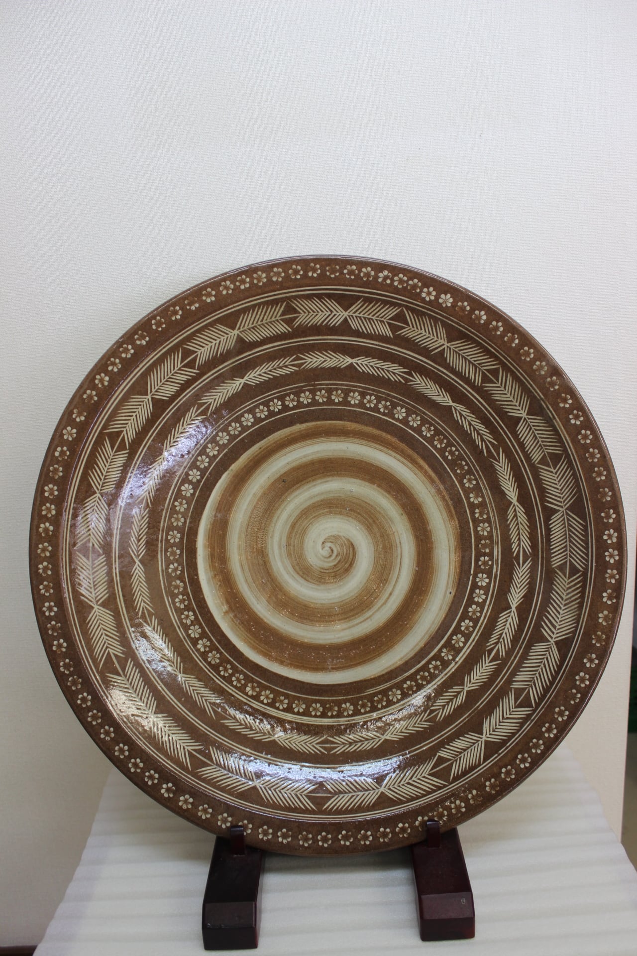 彫三島大皿 | 高取焼 比古窯