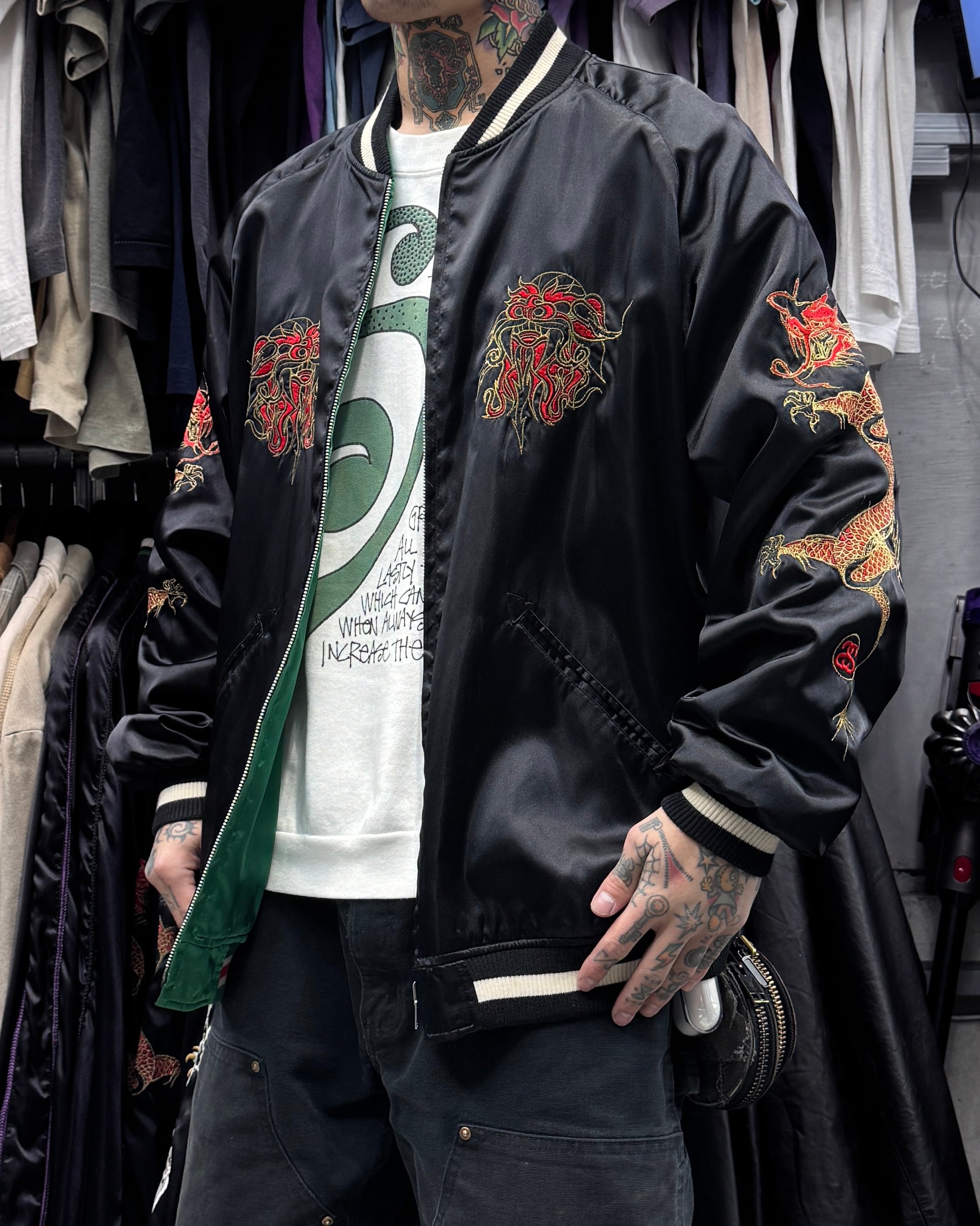 超激レア STUSSY ステューシー スタジャン スカジャン ブラック 刺繍 中古・古着通販】stussy (ステューシー) スタジャン ブラック サイズ