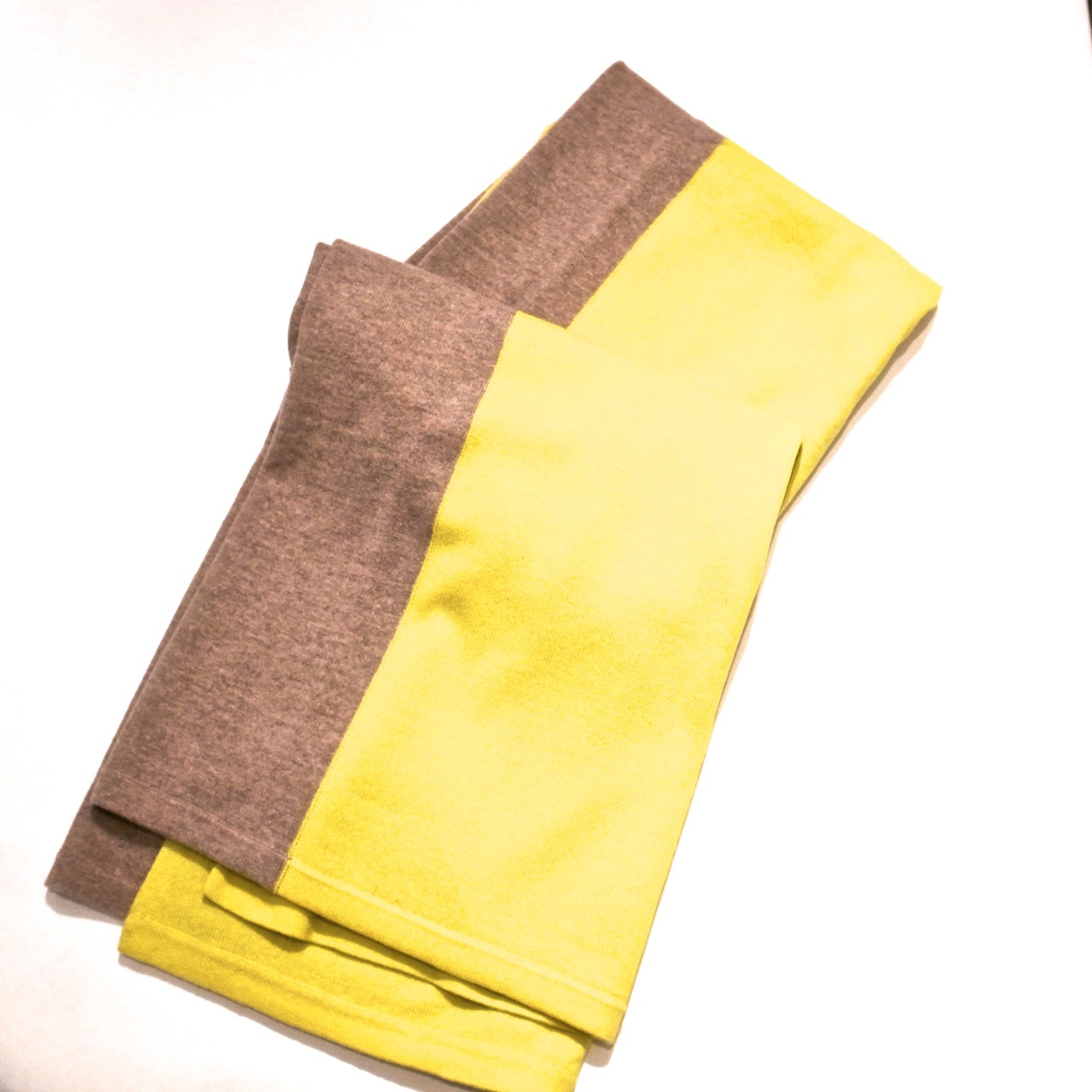 MAISON CARRÉE BI‐COLOR STOLE  CHICK YELLOW × SAND BEIGE