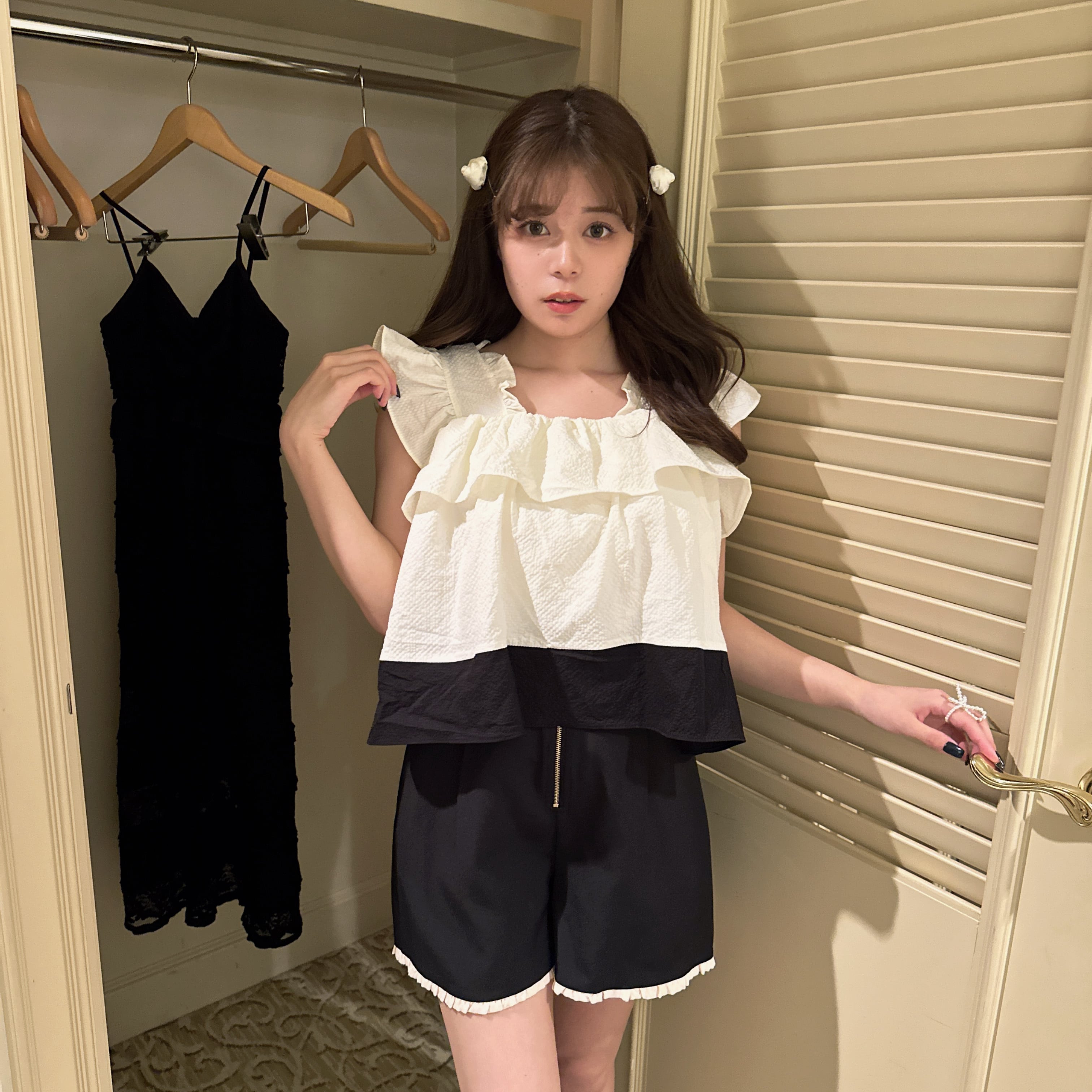 【LAST3】bi-color emboss tops-BLACK