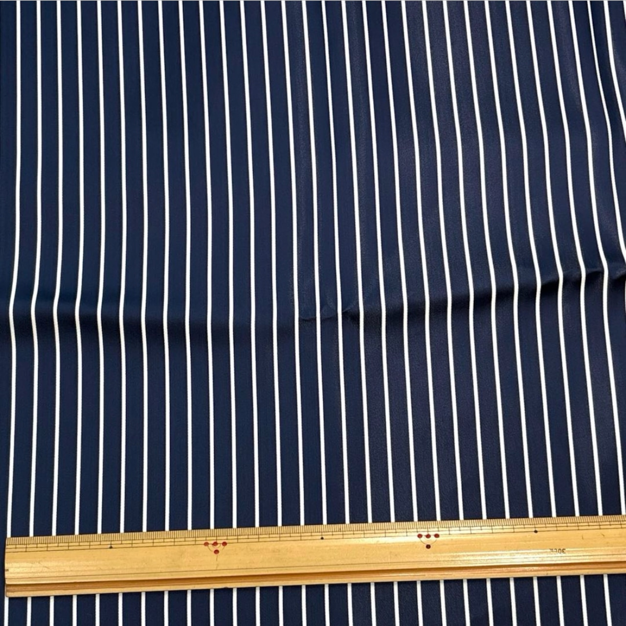 TB156◆2m◆L◆ポリエステルレーヨン混サラッととろみあり生地◆ストライプ