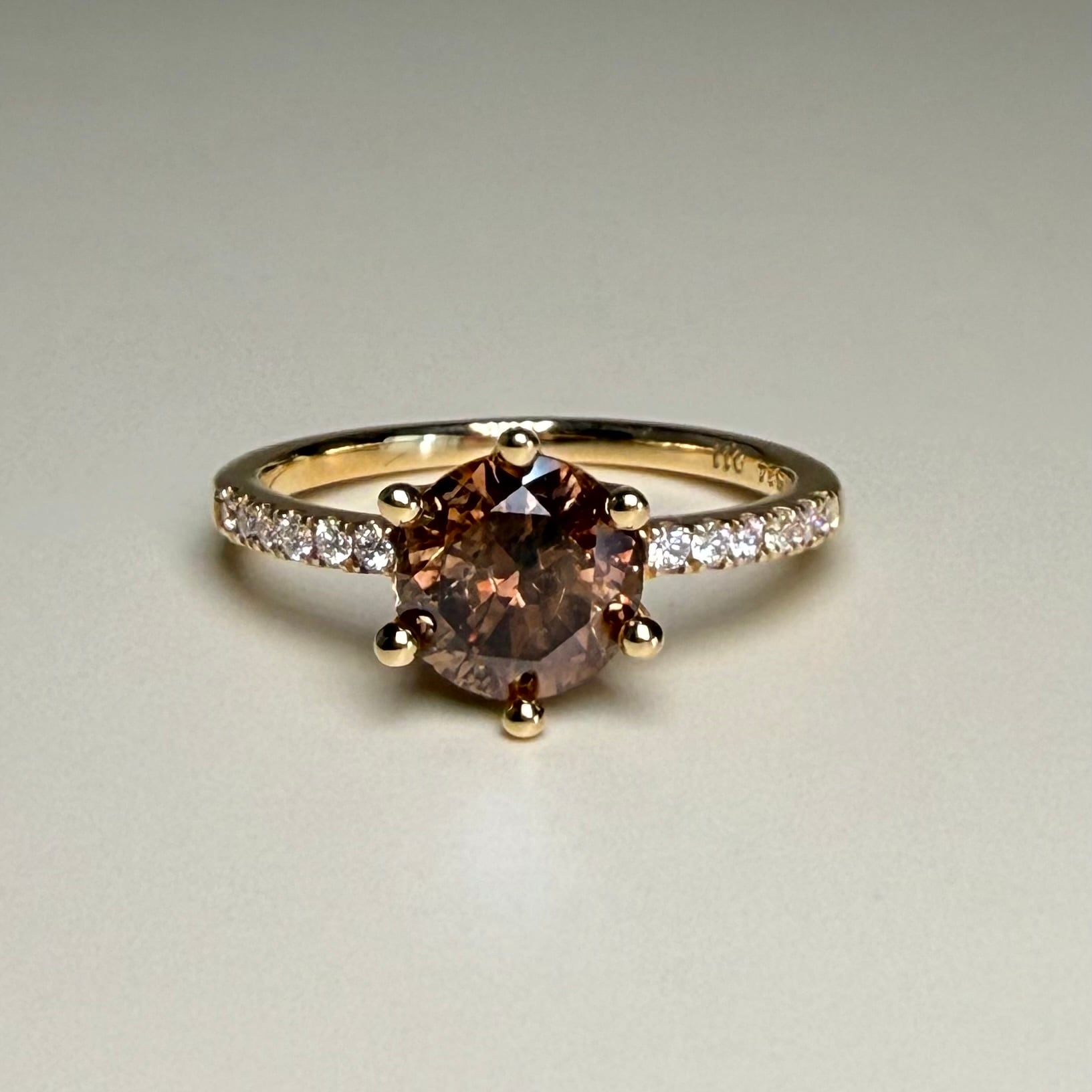 ラウンドブリリアントカット ブラウン ダイヤモンドリング 1.334ct K18