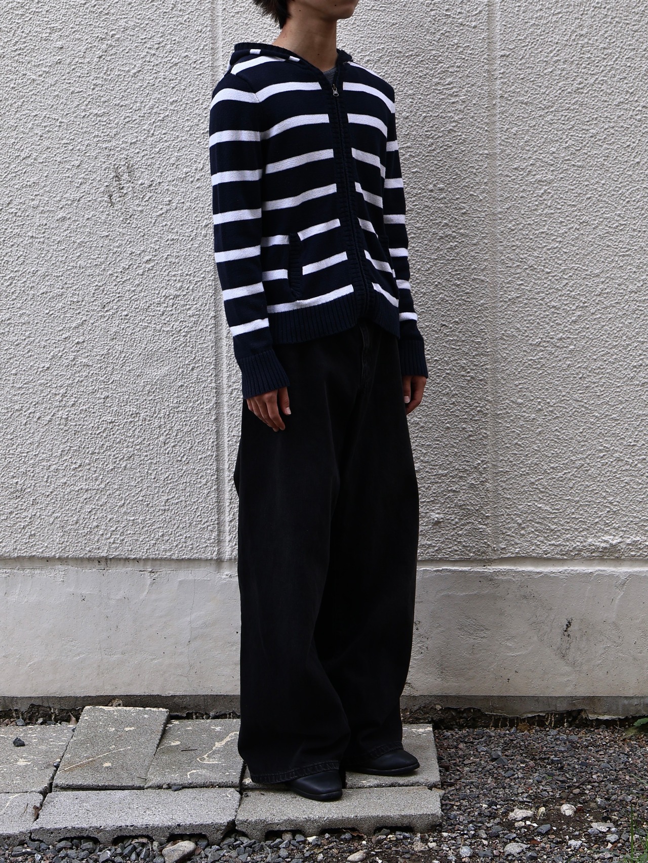 border zip up hoodie