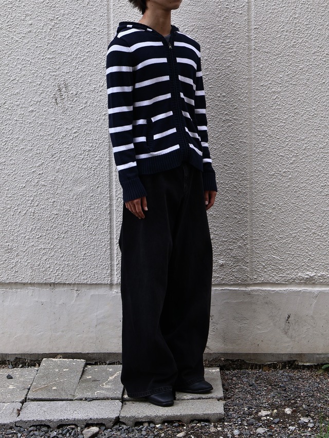 border zip up hoodie