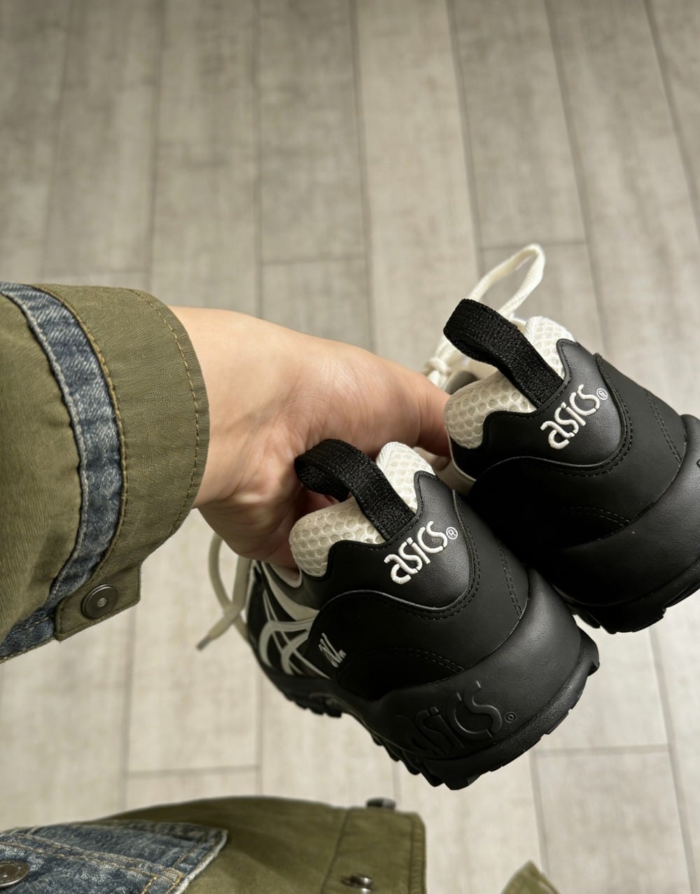 日本未入荷 ASICS アシックス GEL-TRUCK White Black ゲルトラック