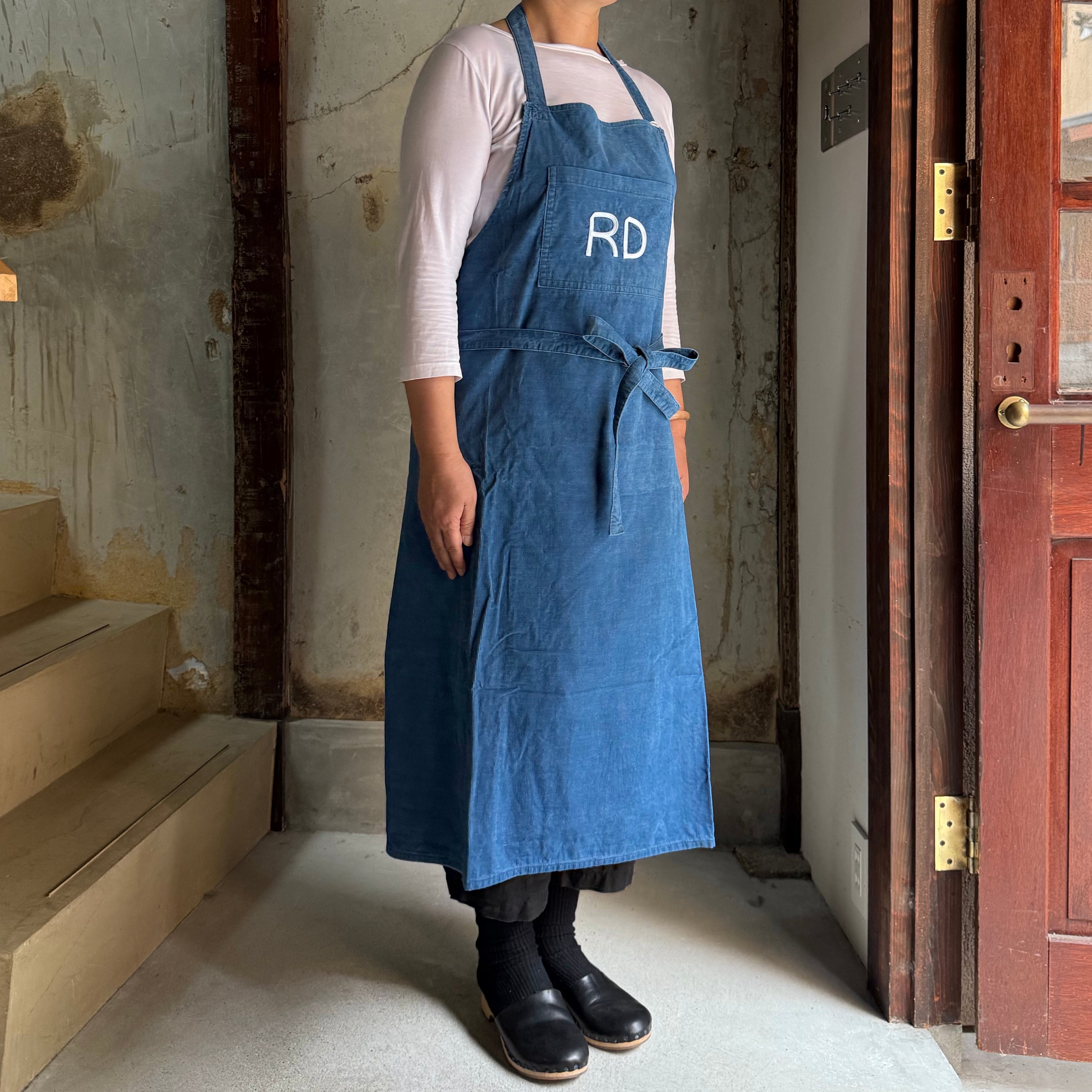 R&D.M.Co-/OLDMAN'S TAILOR / INDIGO LIGHT CORDUROY APRON