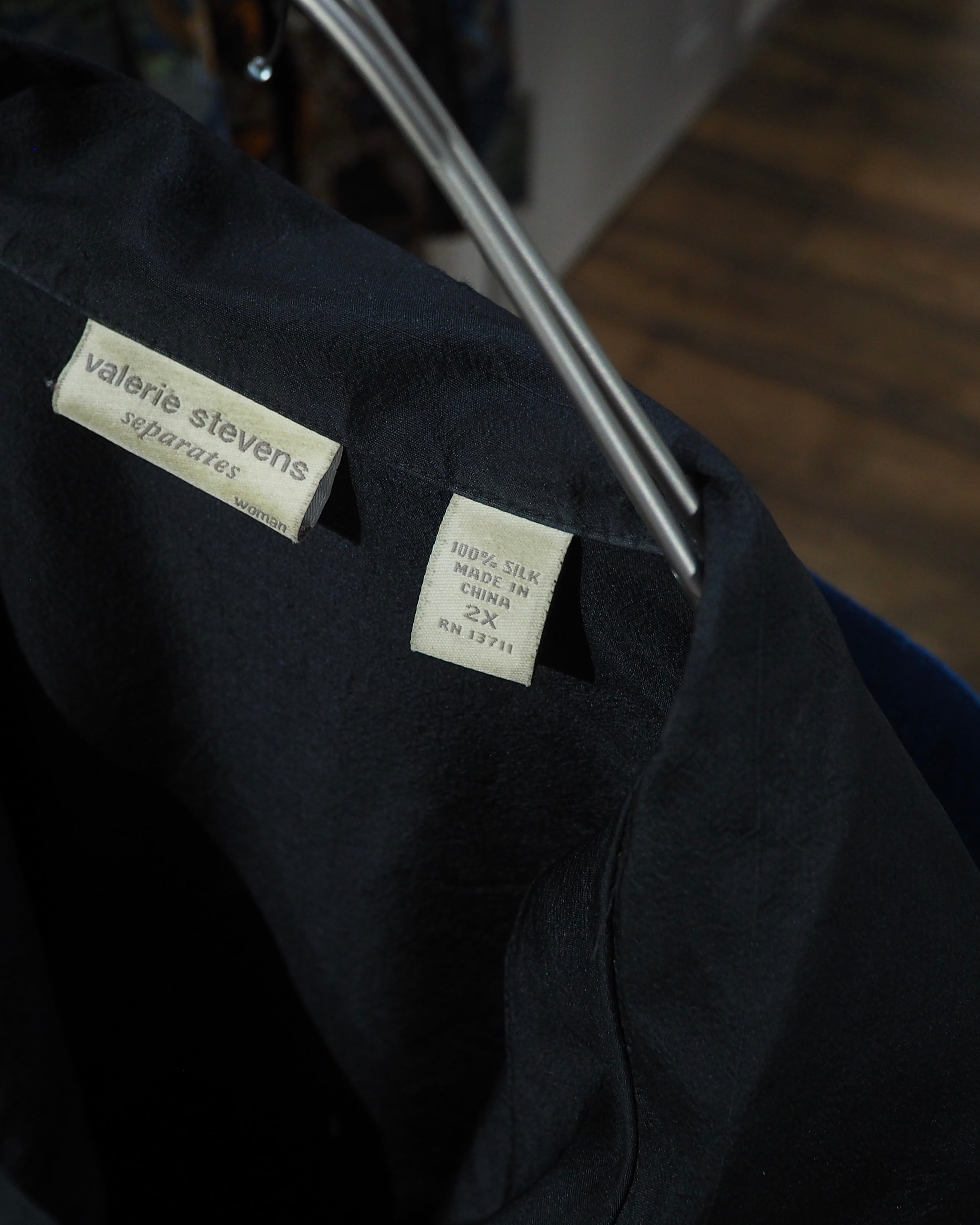 Black Glossy × Wrinkles processing vintage Over silhouette Silk shirt
