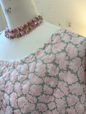 50's gray pink reaf dress