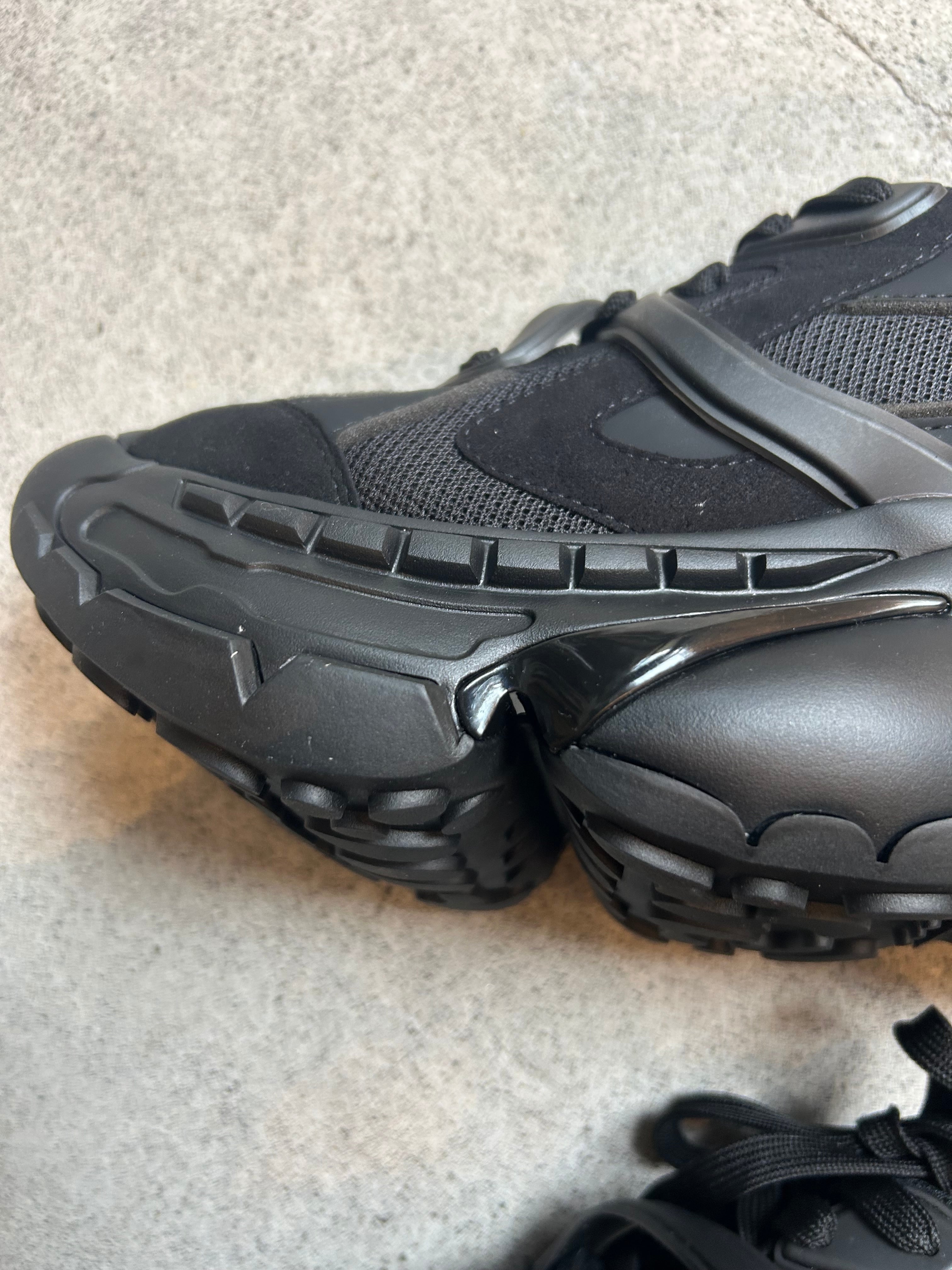 MIKIOSAKABE Multiverse Runner Black | AAR