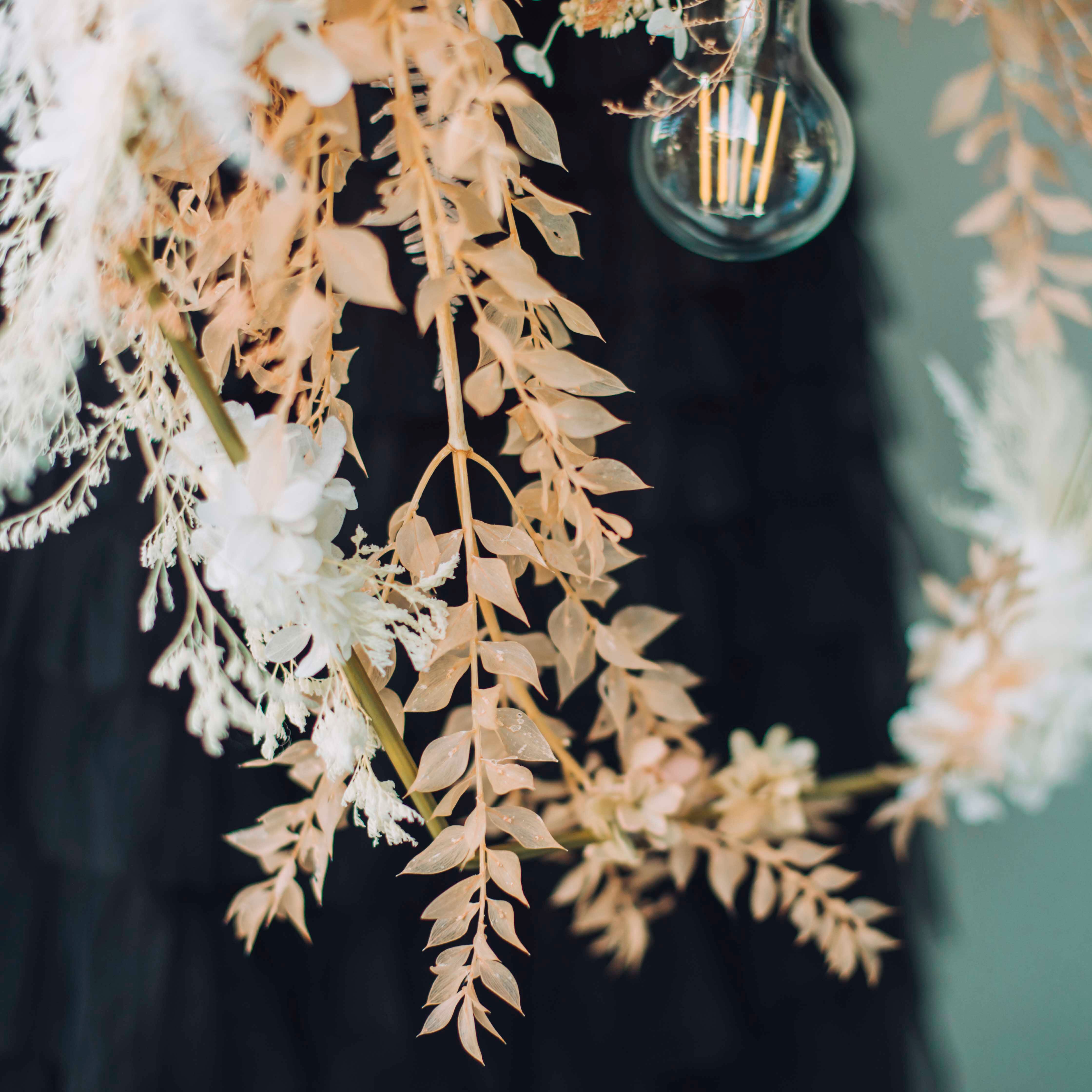 リース縦型1灯 / ホワイト＆ピンク / 品番 s6_39 / 照明・ドライ