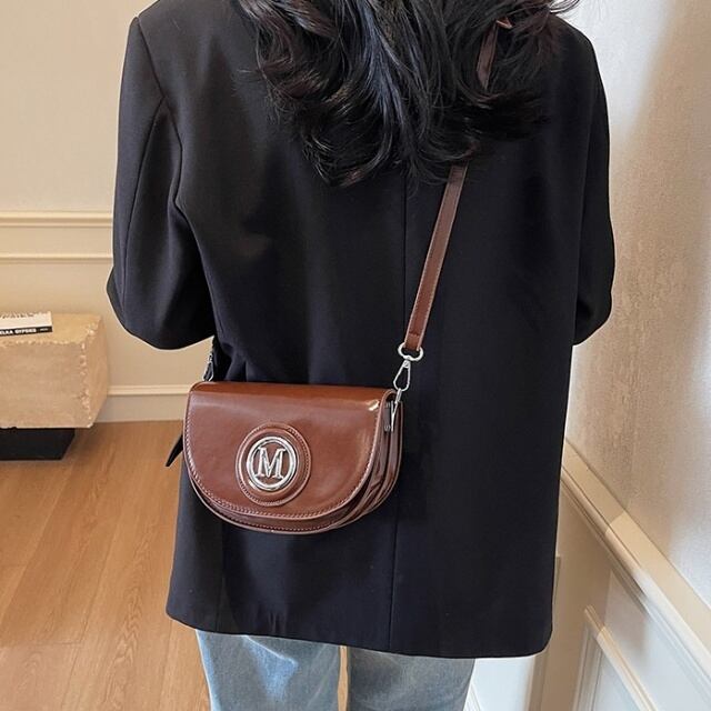 【予約販売】ショルダーバッグ アイボリー シルバー ブラウン ブラック 斜め掛け ミニバッグ 華奢 夏 春 秋 こなれ感 お洒落 韓国 大人可愛い トレンド