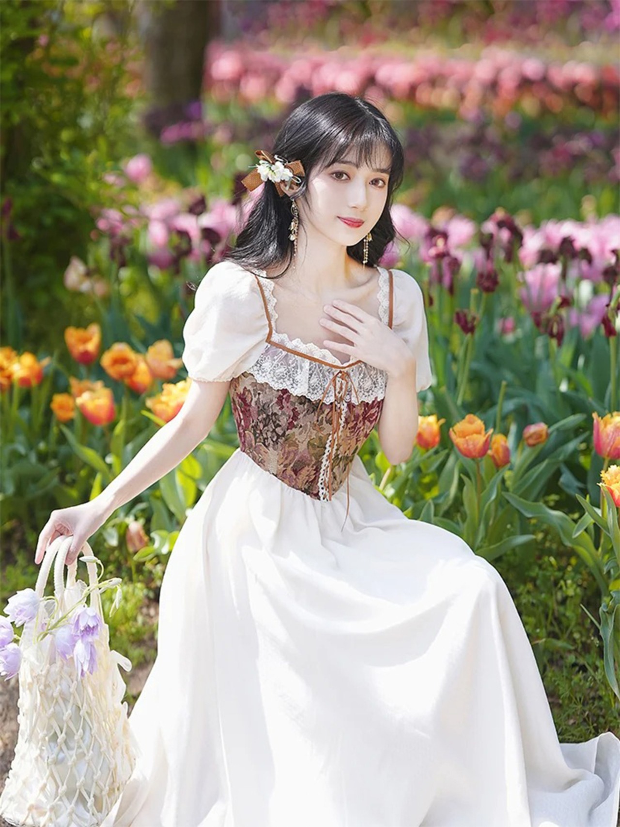 【0013】Vintage Lace Flower Short Sleeve Dress