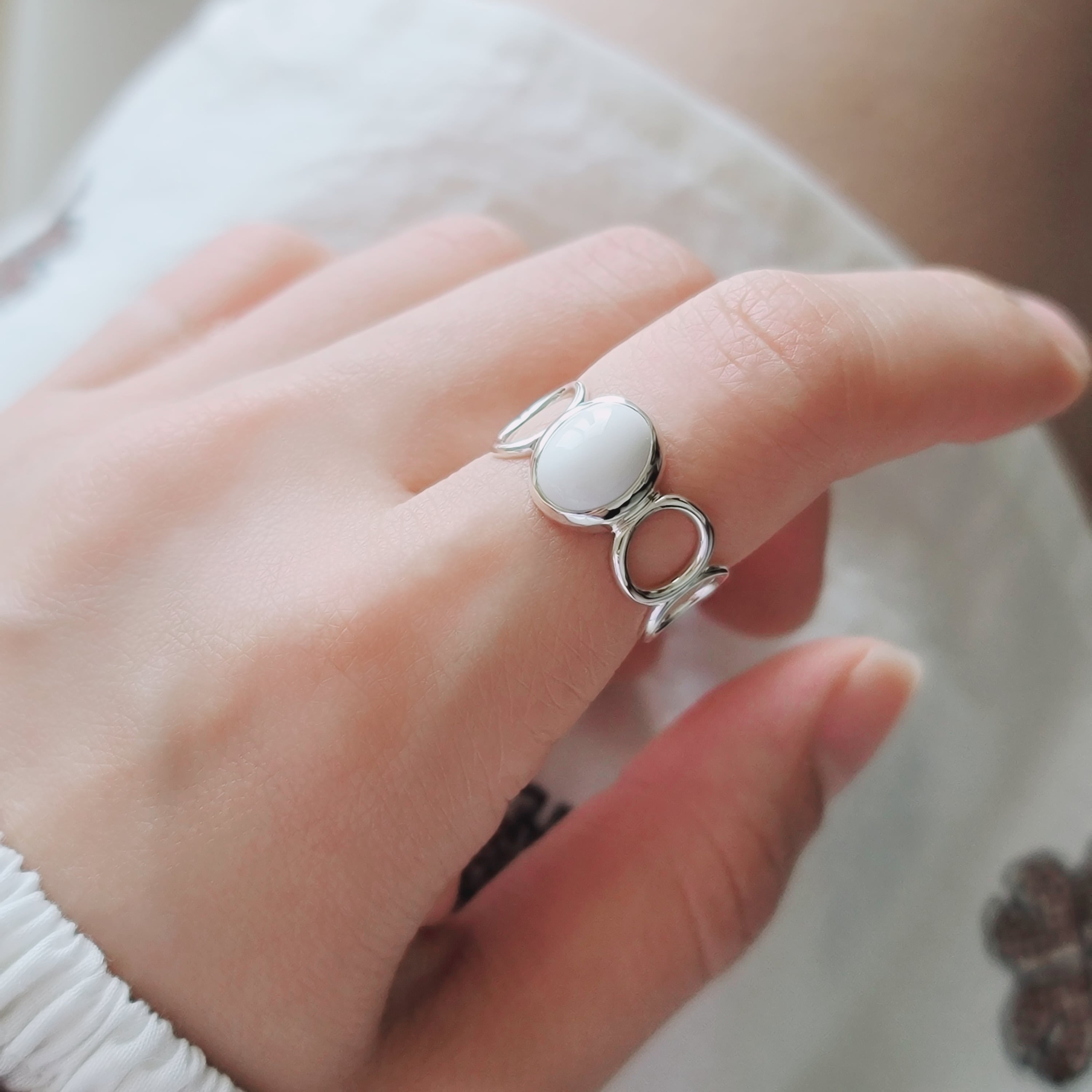 ホワイトオニキス 10＊8mm シルバーリング(送料無料)H-182S