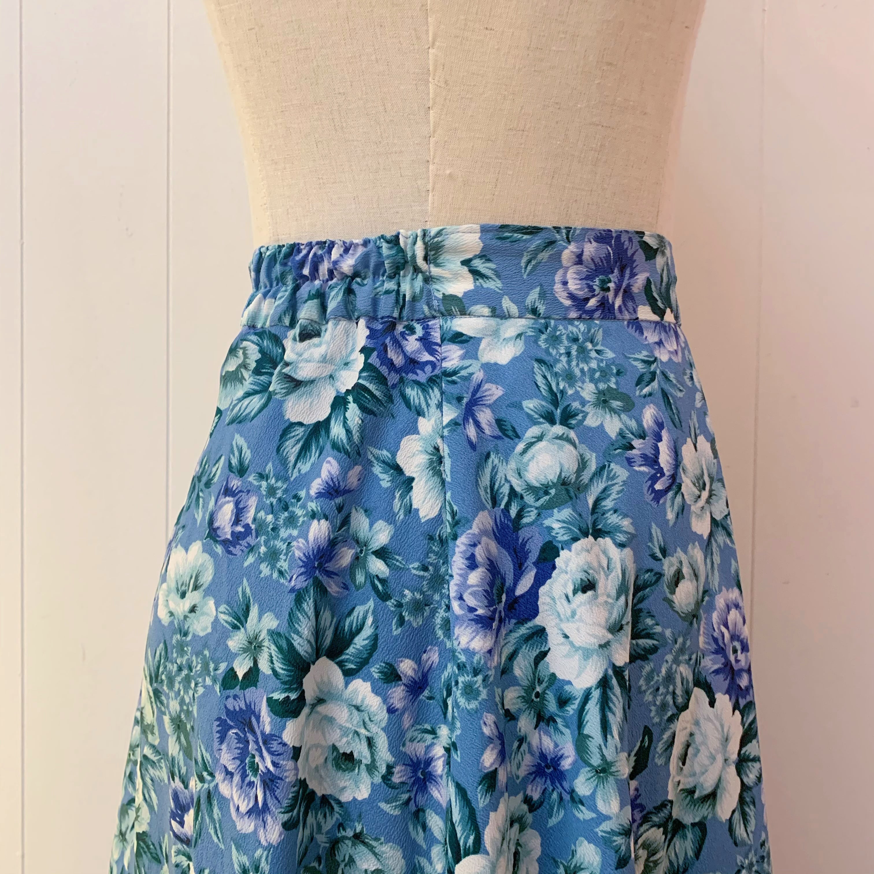 blue rose crepe long skirt